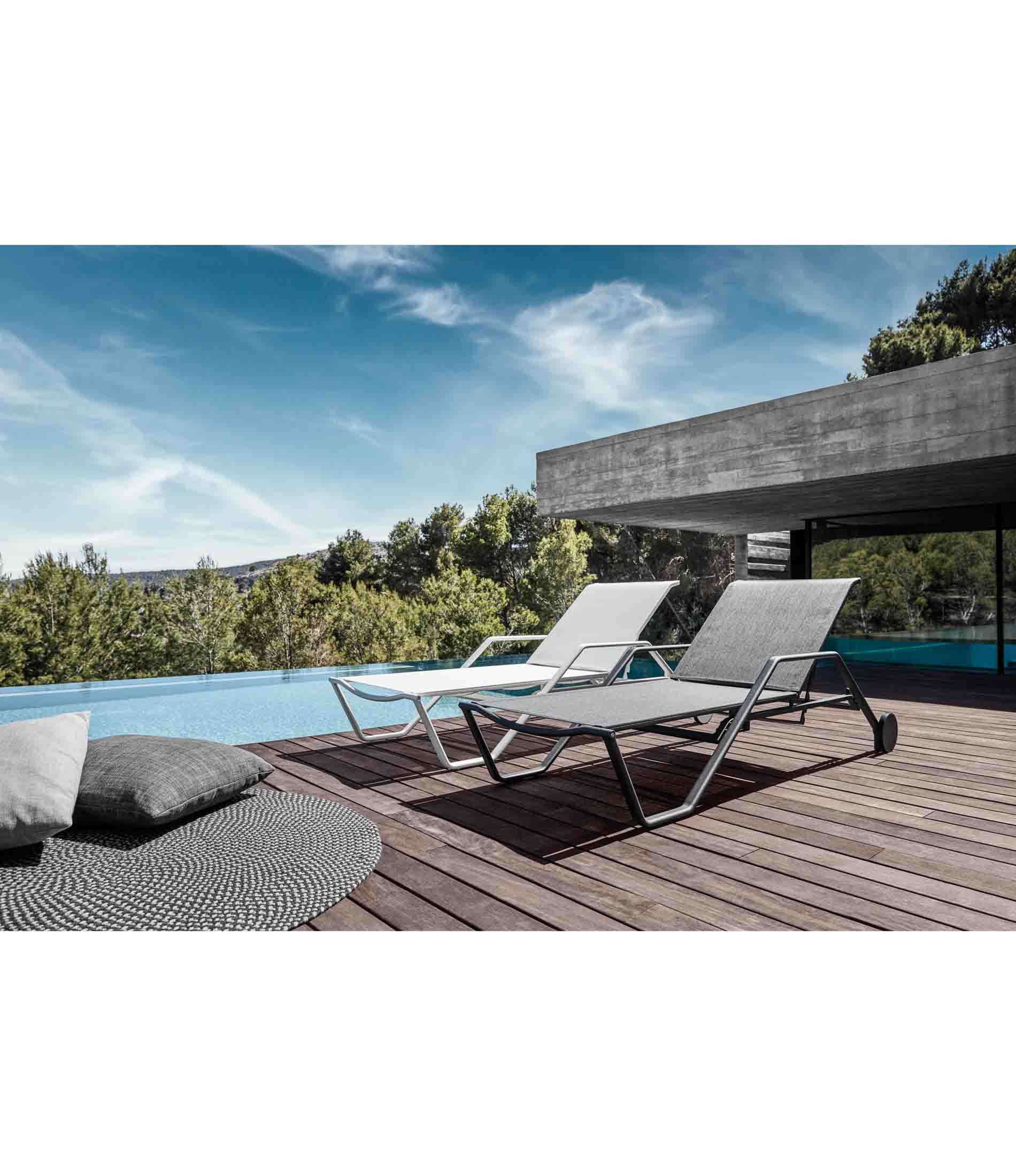 180 Stacking Lounger - with Arms