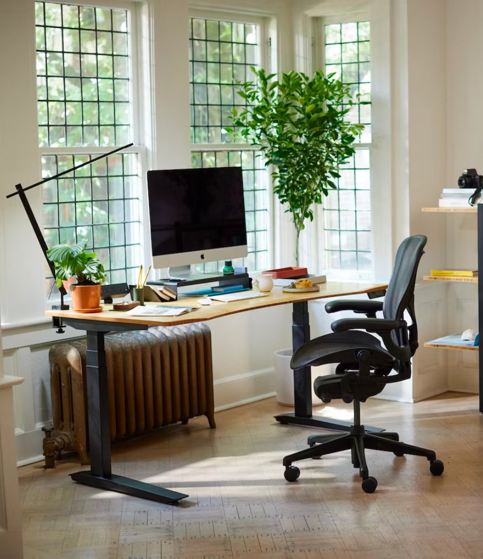 Aeron® Remastered Chair - Graphite or Onyx