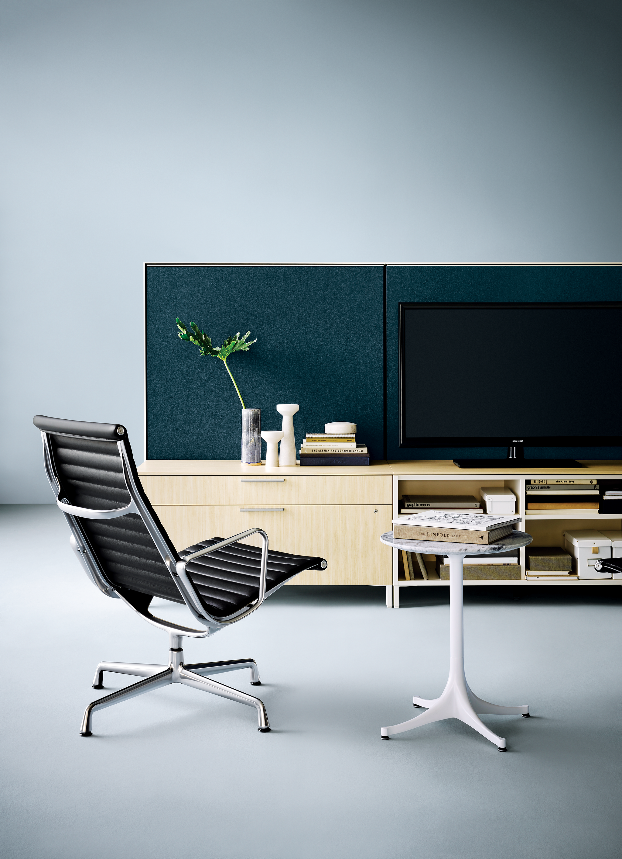 Eames® Aluminum Group Lounge Chair