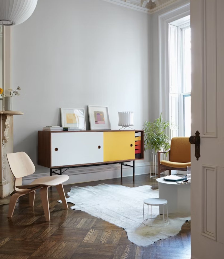 Eames® 模压胶合板休闲椅,带木质软垫