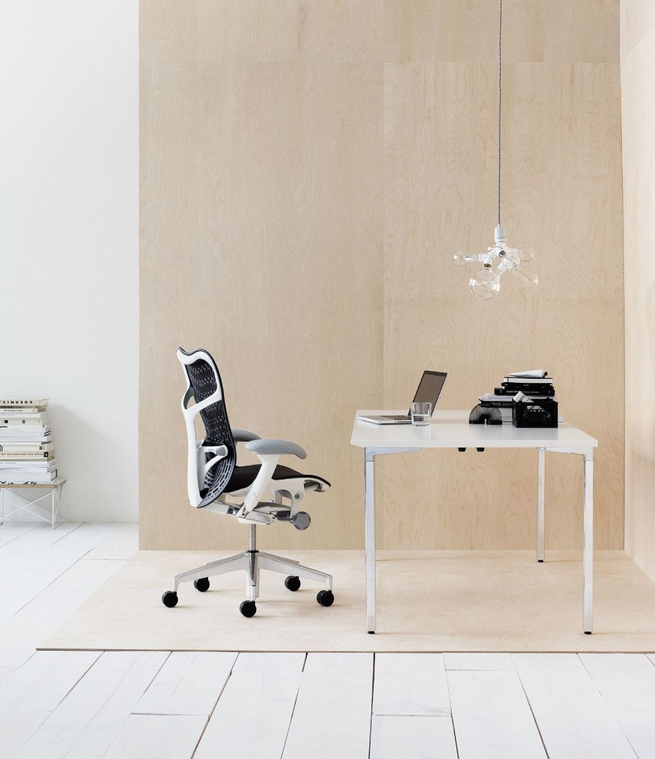 Mirra 2™ 椅子 - 满载工作室白框