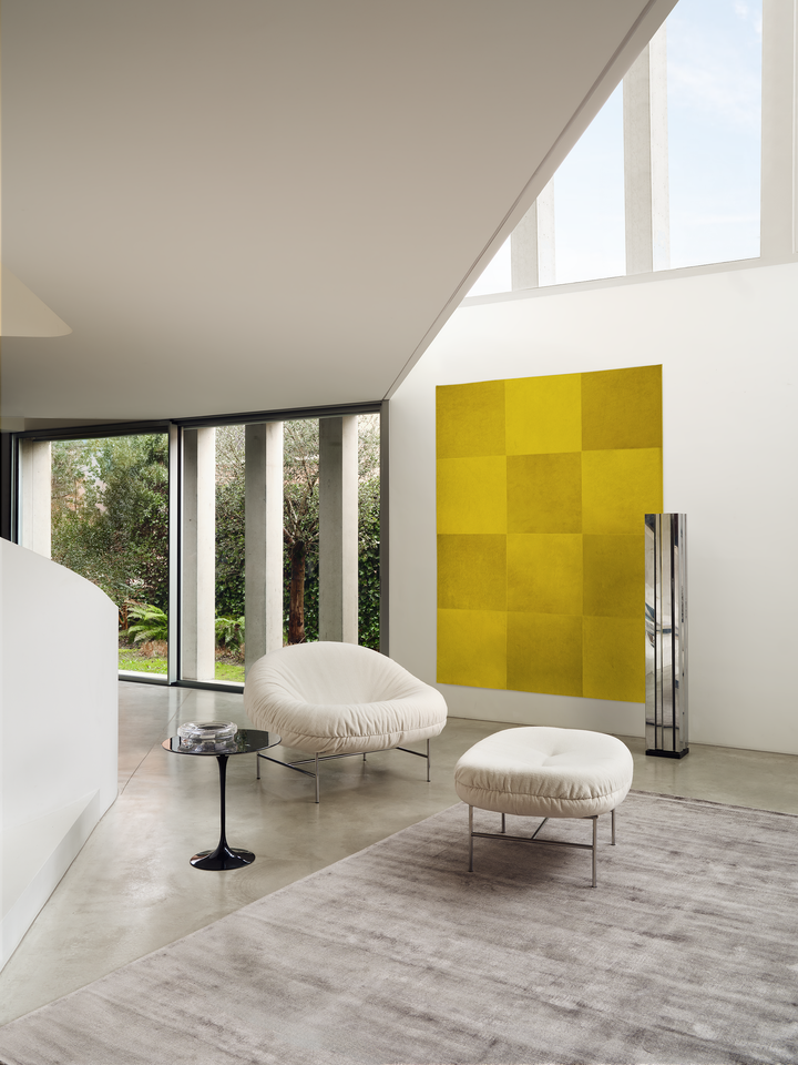 Saarinen 圆形边桌 - 黑色底座