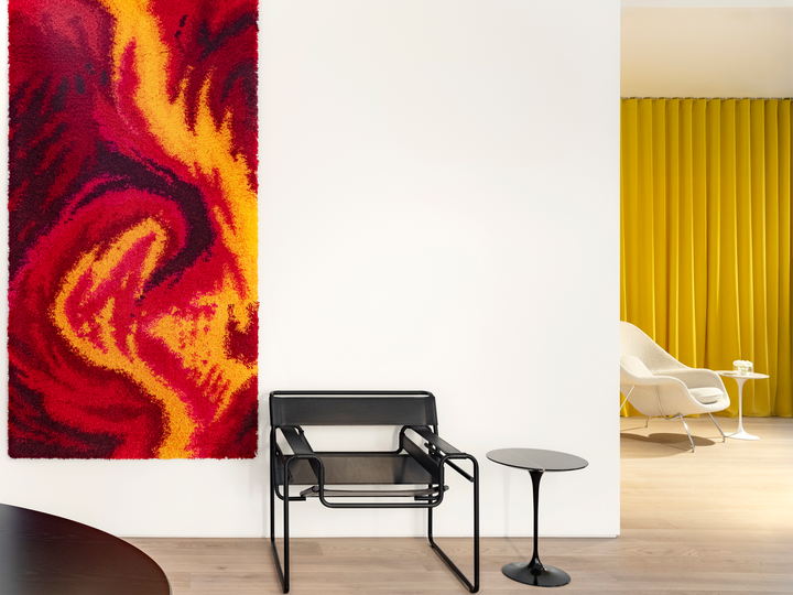 Saarinen 圆形边桌 - 黑色底座