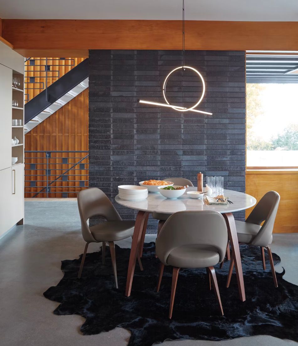 Saarinen Executive Chair Armless - Fabric