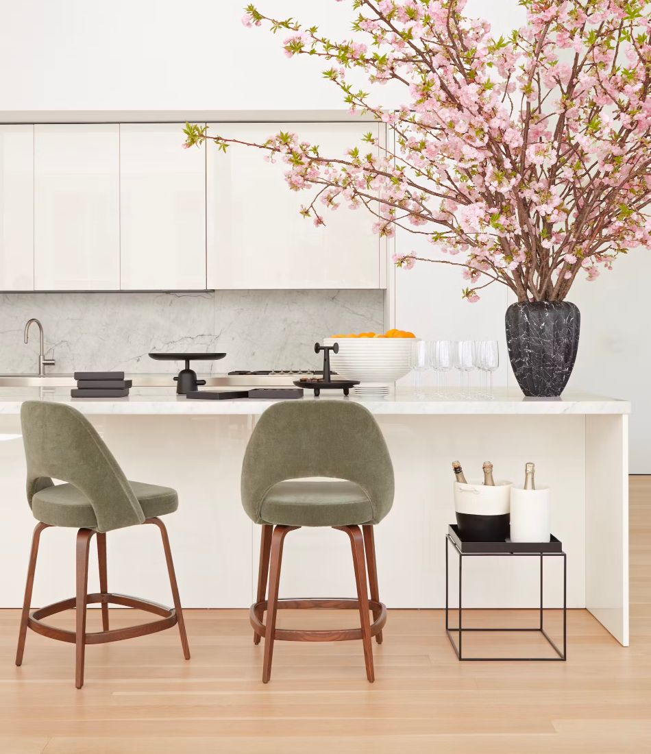 Saarinen Executive Stool, Counter Height - Leather