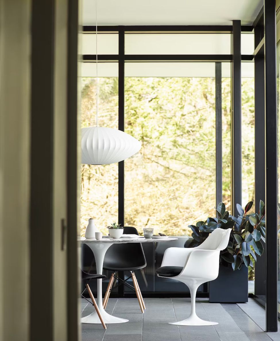 Saarinen Tulip Armchair - Leather