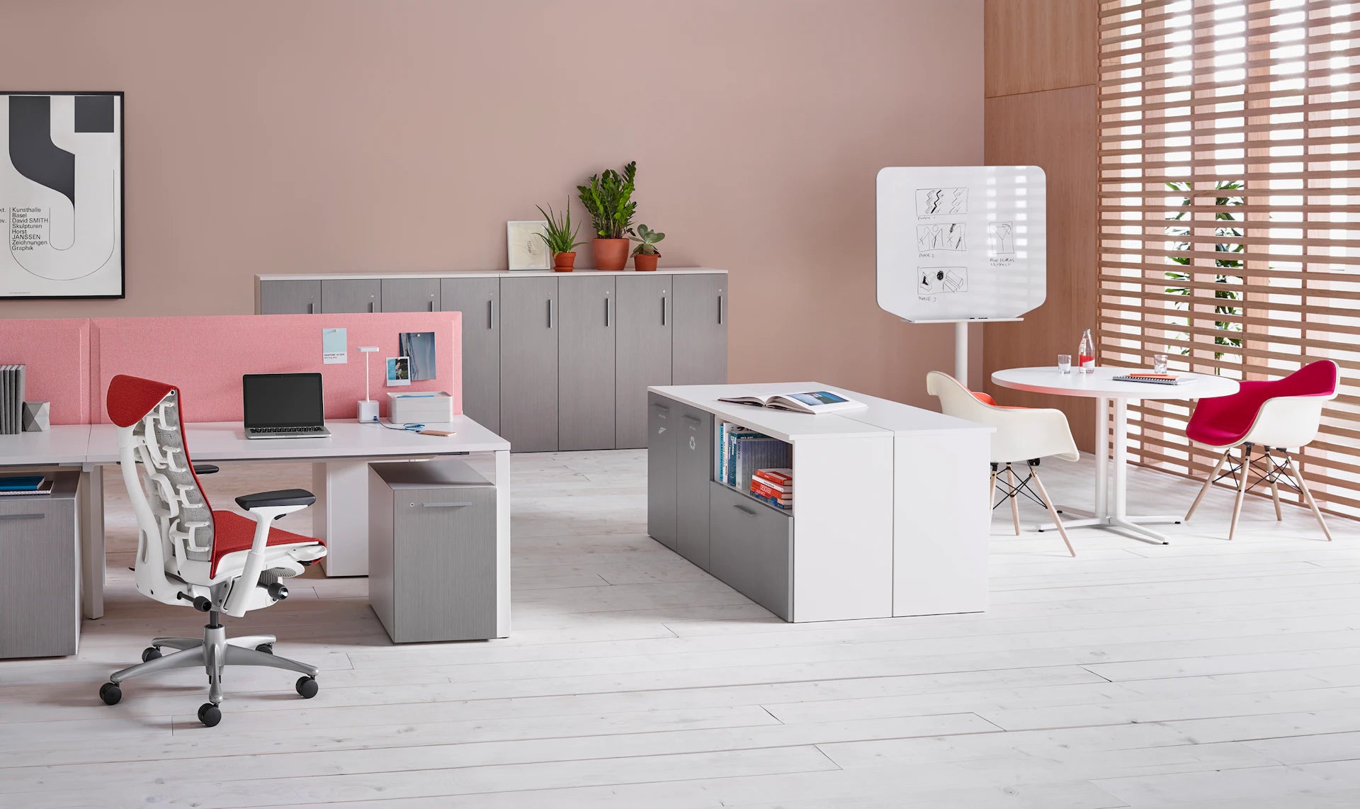 Embody® 椅子 白色