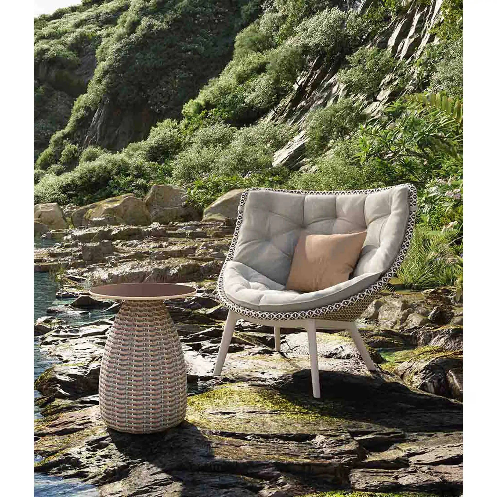 Mbrace Aluminum Lounge Chair