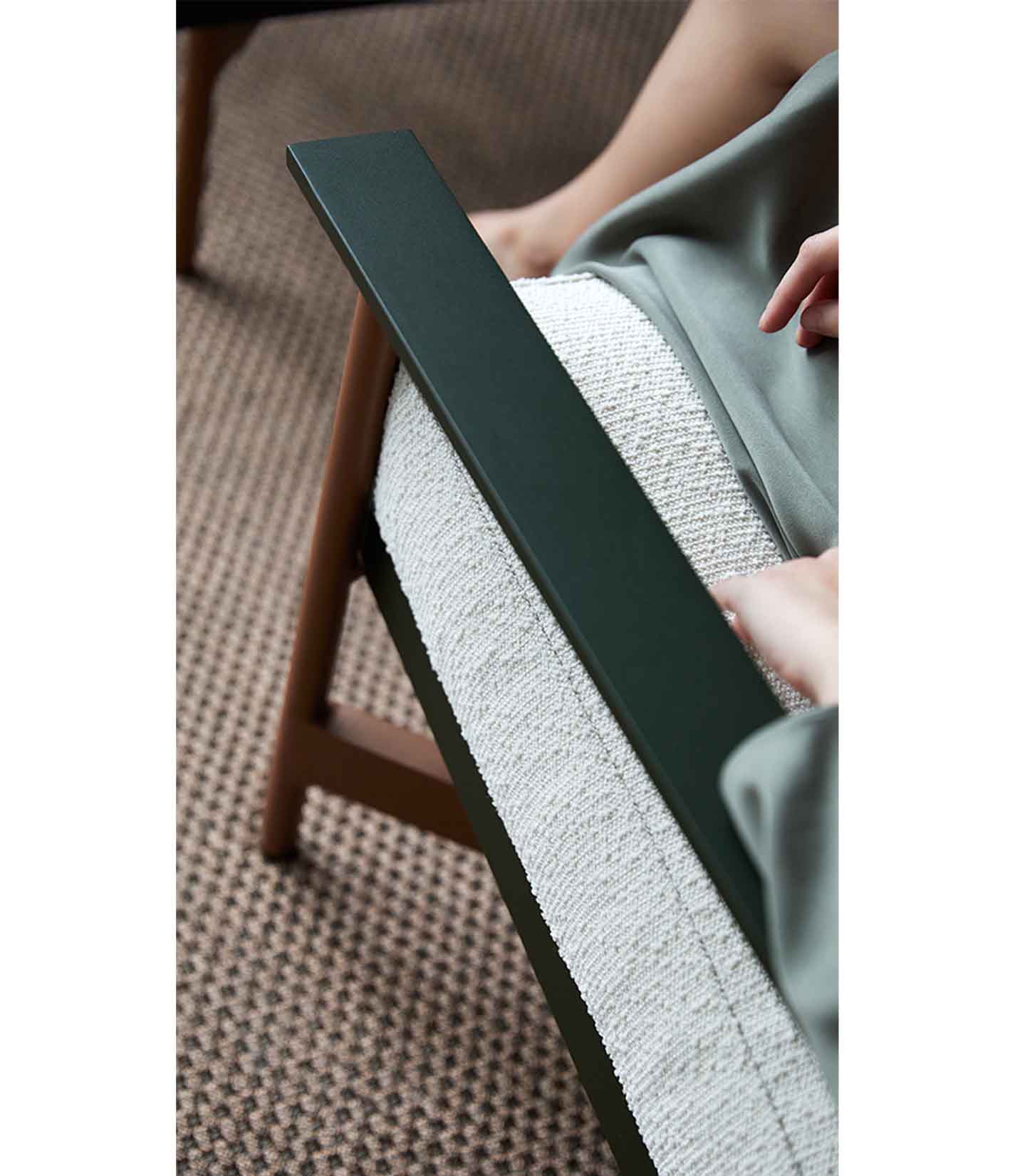 Onde Club 扶手椅和脚凳