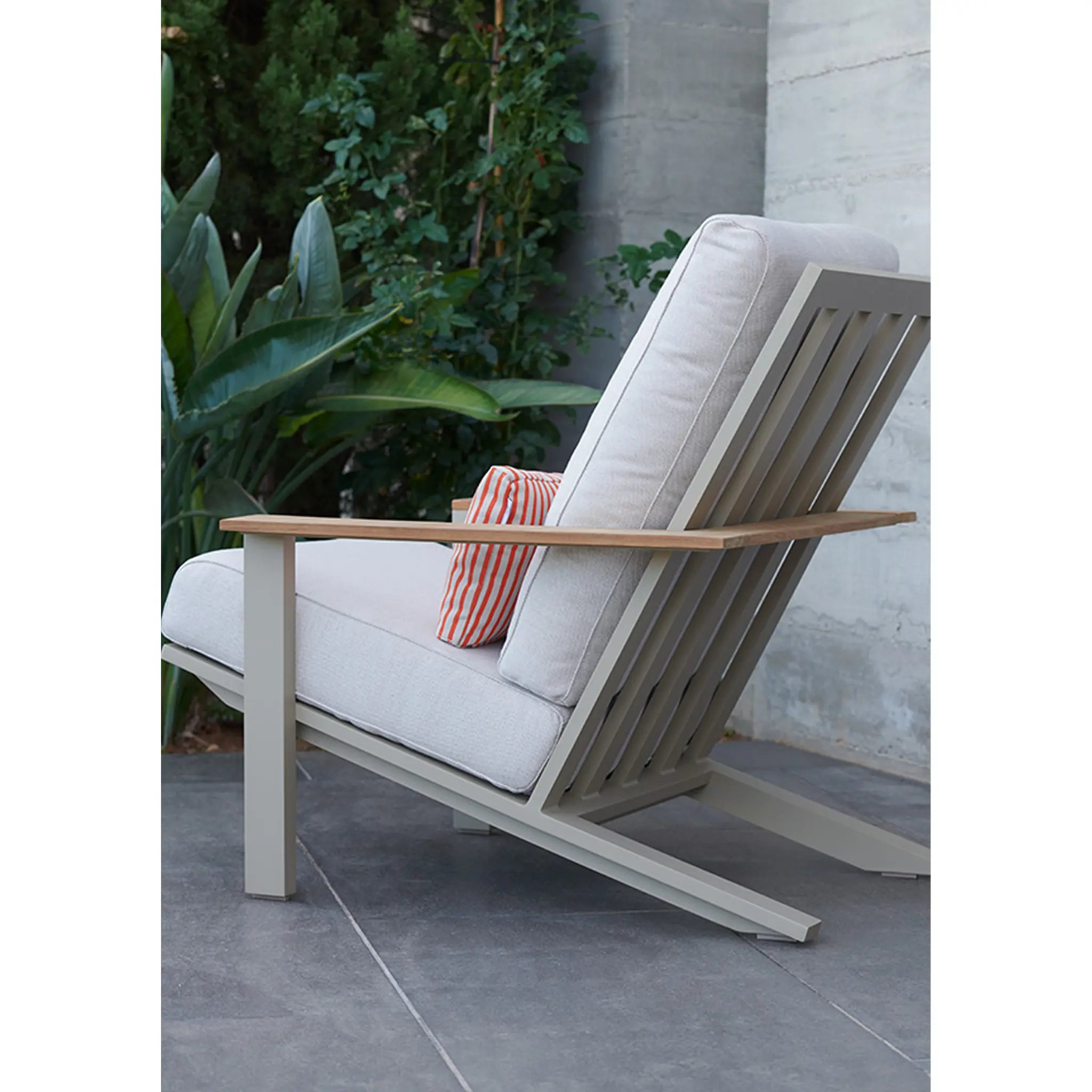 Timeless Relax club armchair