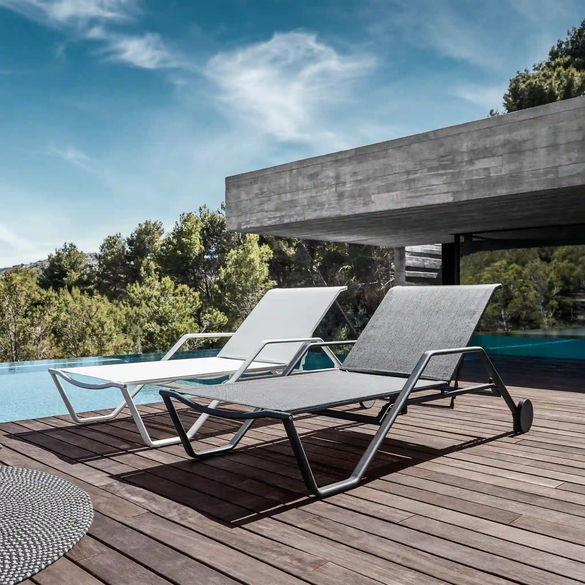 180 Stacking Lounger - with Arms