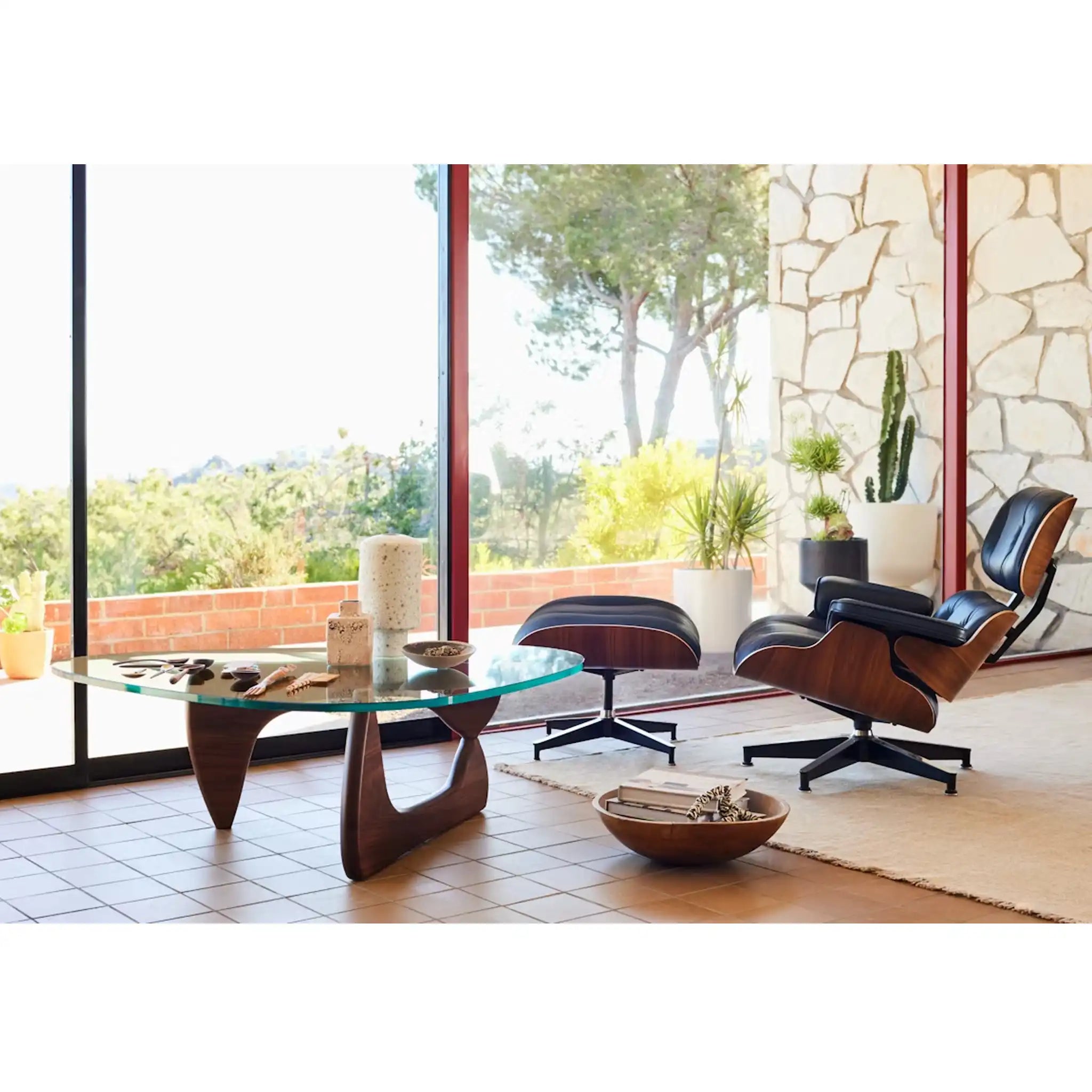 Eames® 休闲皮椅和脚凳 - 高尺寸