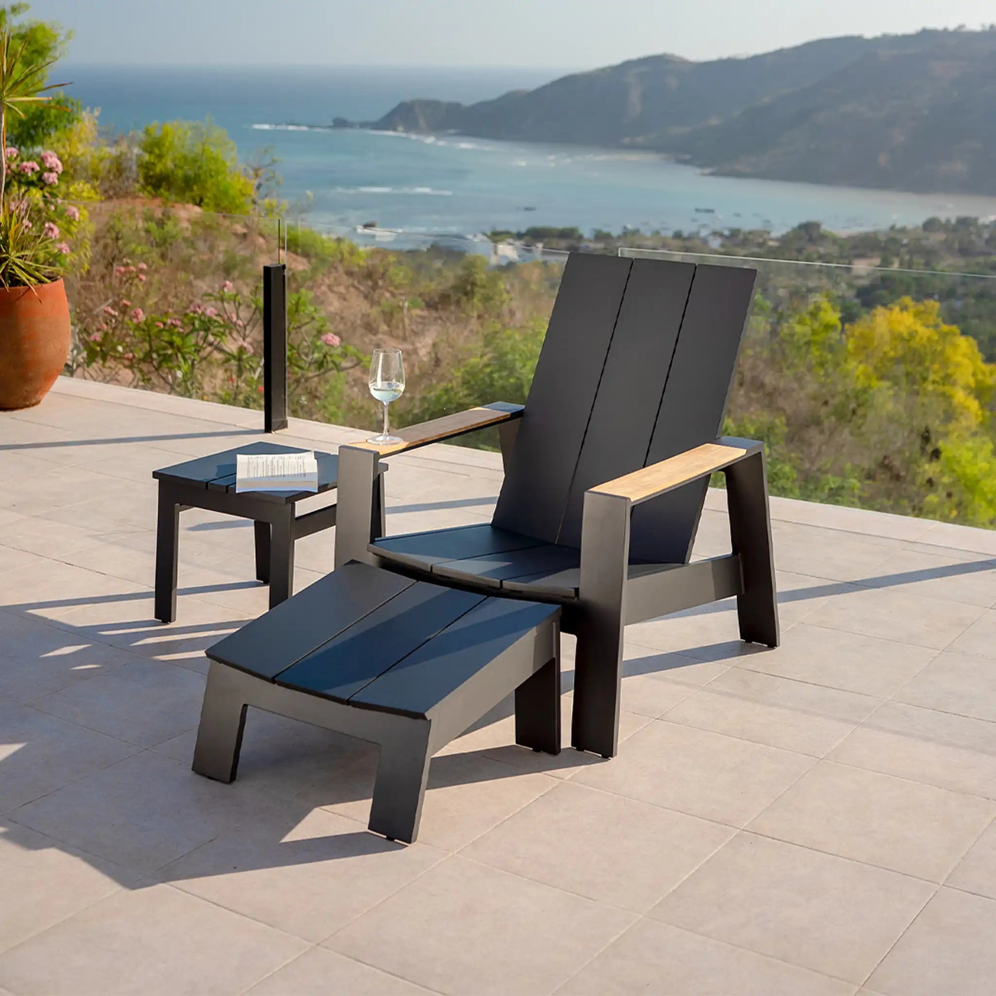 Marlo Alu Adirondack 休闲椅和带垫脚凳