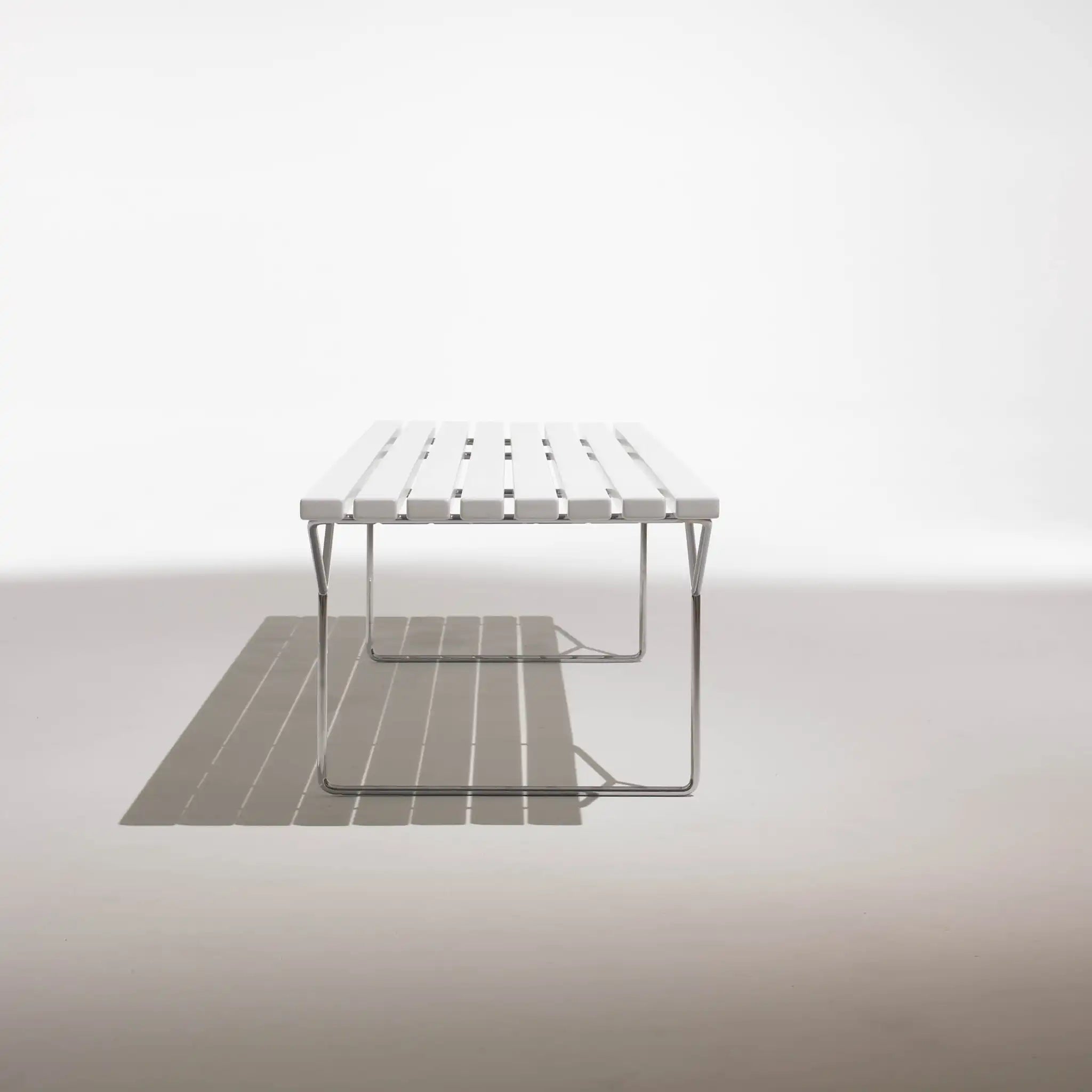 Bertoia 长凳 - 室内