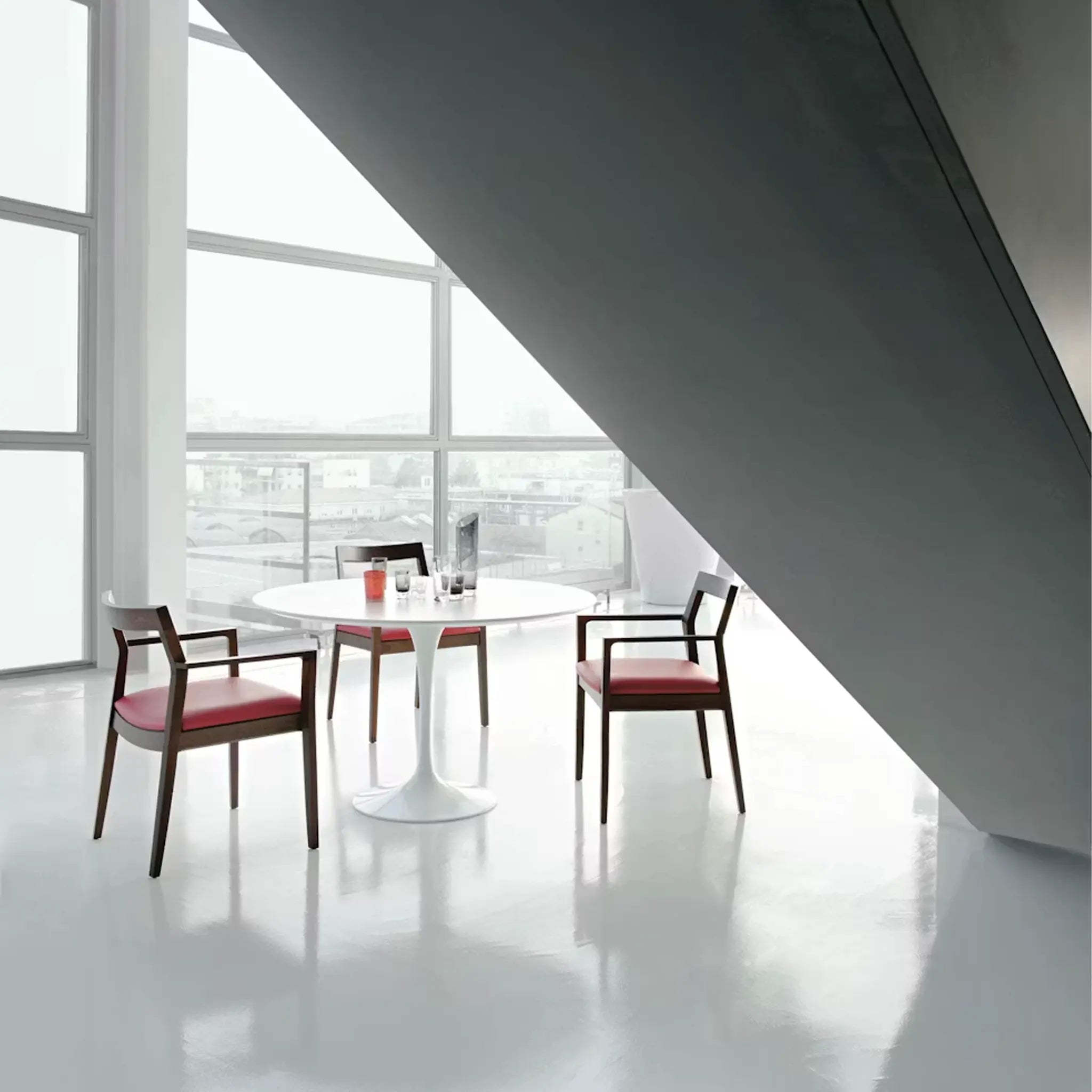 Saarinen Round Dining Table - Laminate Top