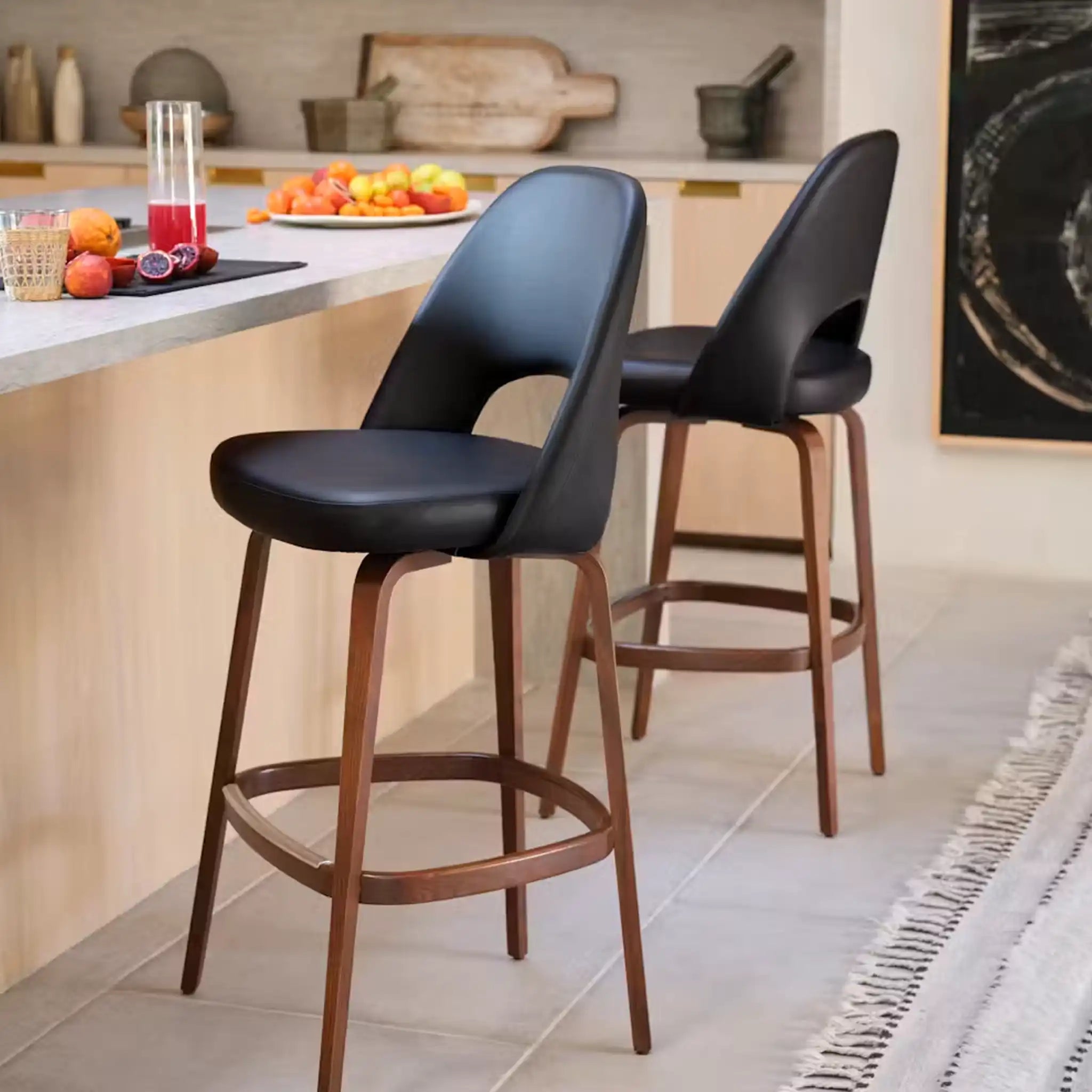 Saarinen Executive Stool, Bar Height