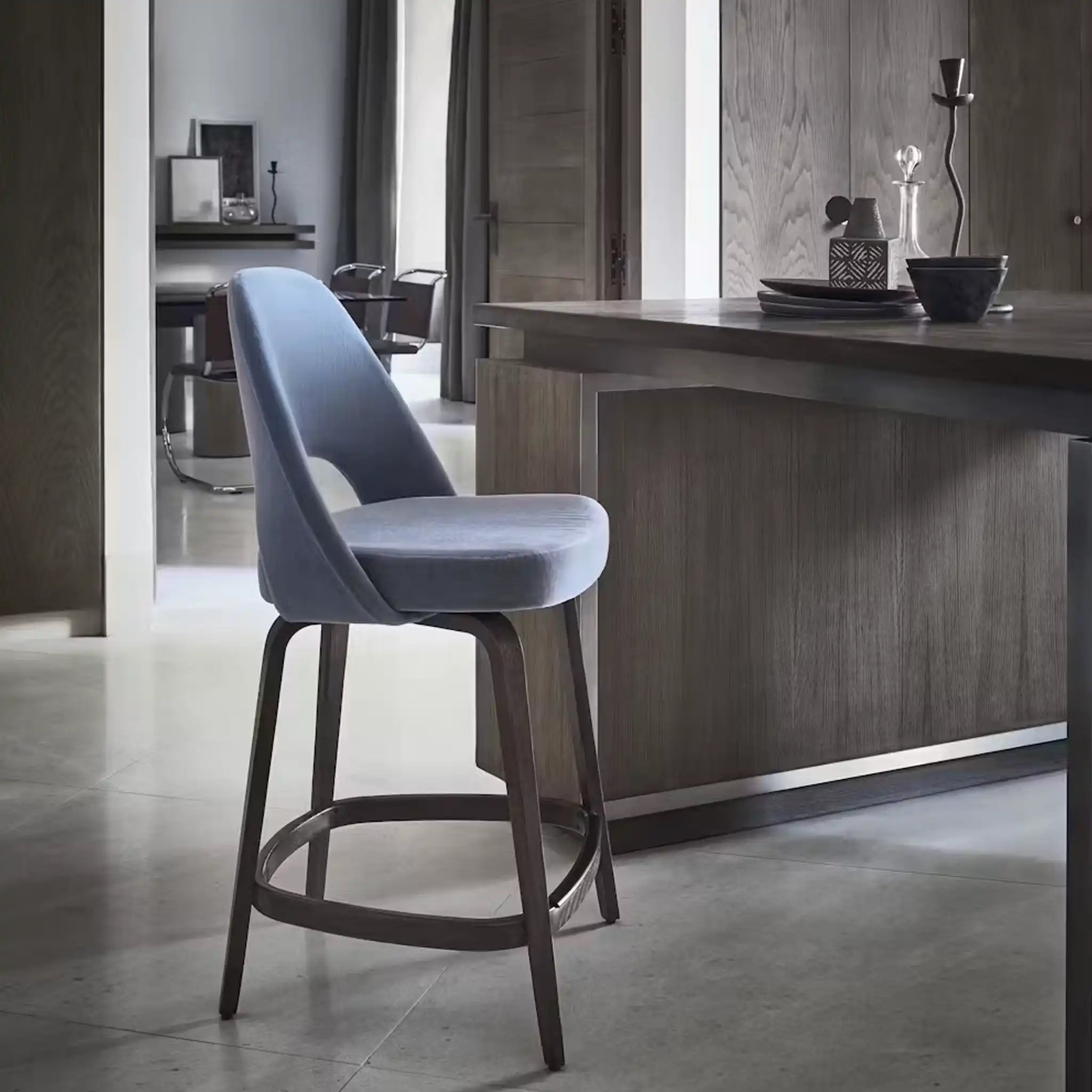 Saarinen Executive Counter Stool