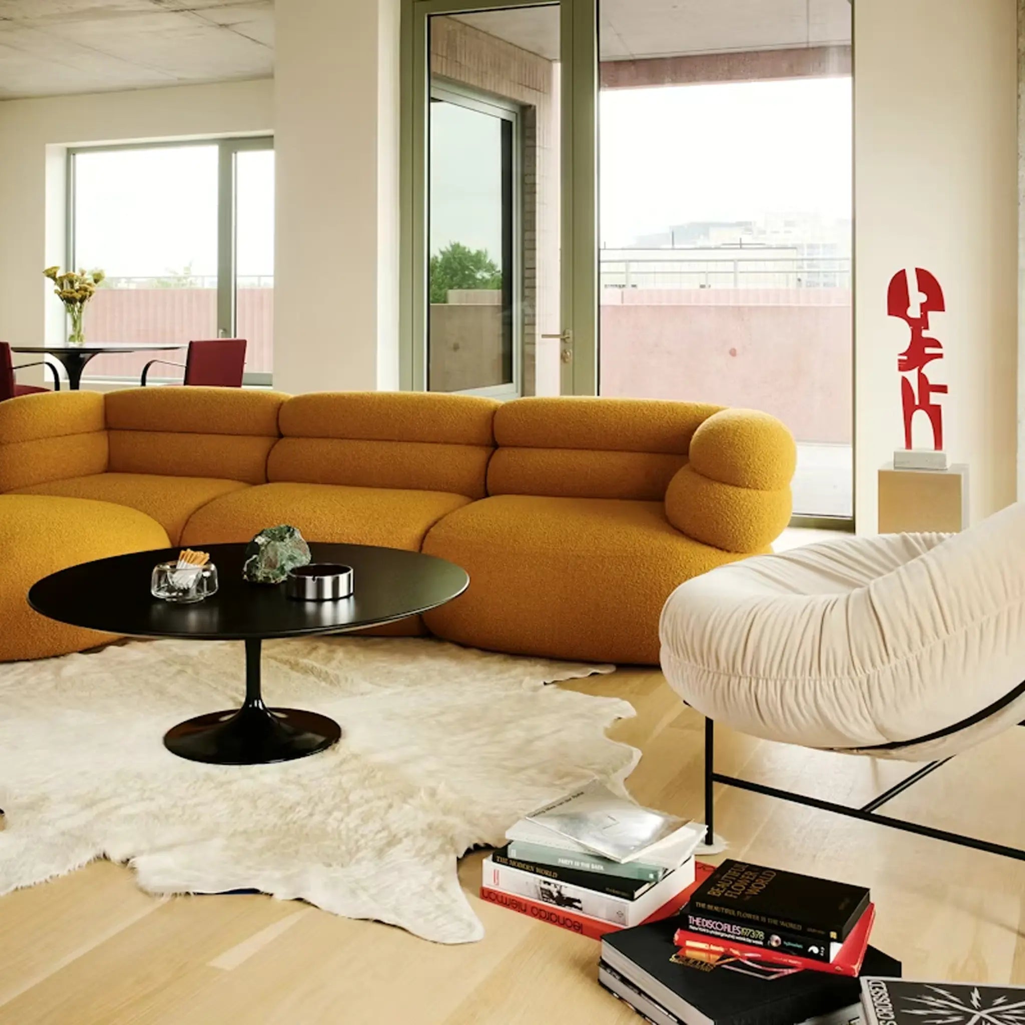 Saarinen 圆形茶几 - 白色底座