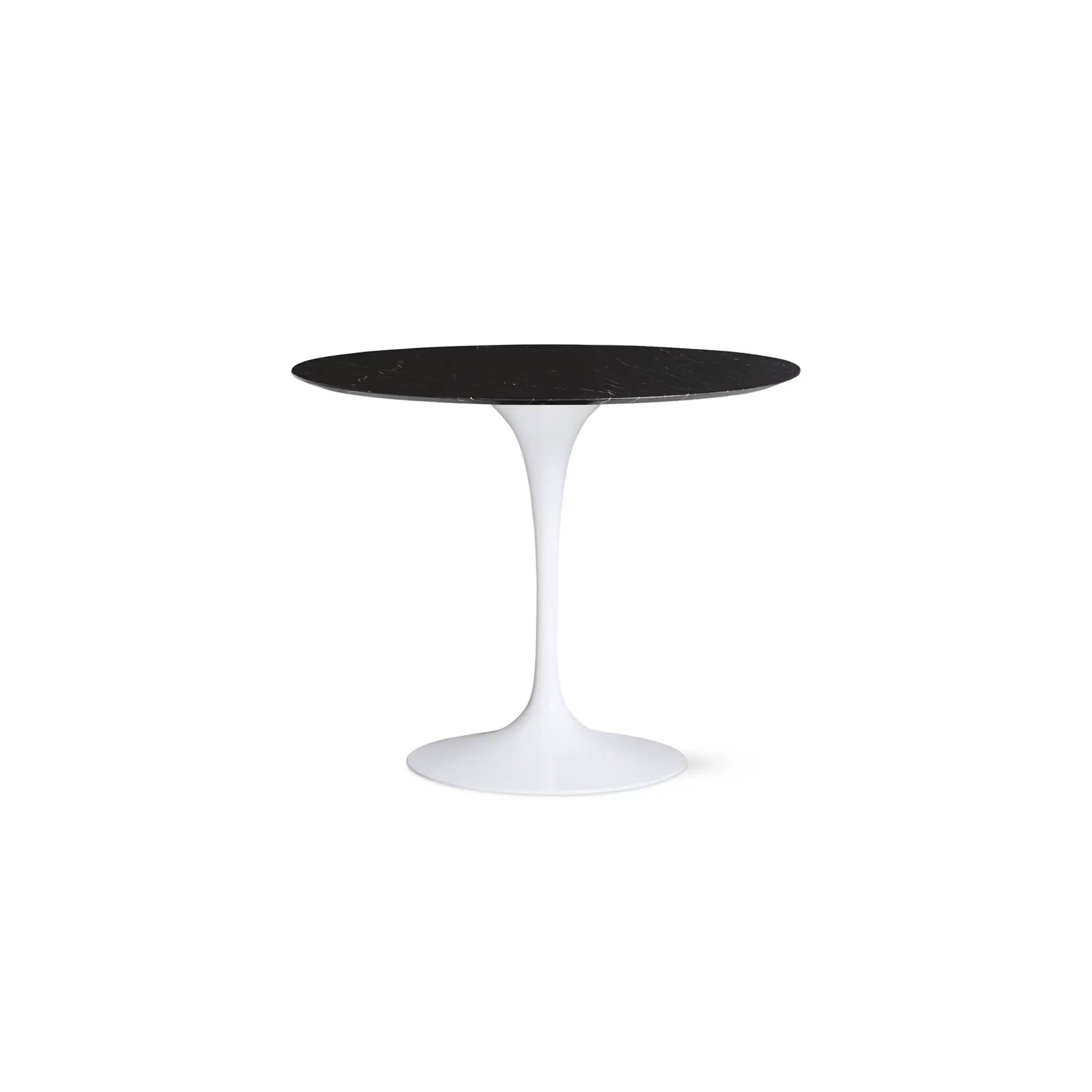 Saarinen 圆形餐桌 - 卡拉拉大理石/白色底座 35" - 60"