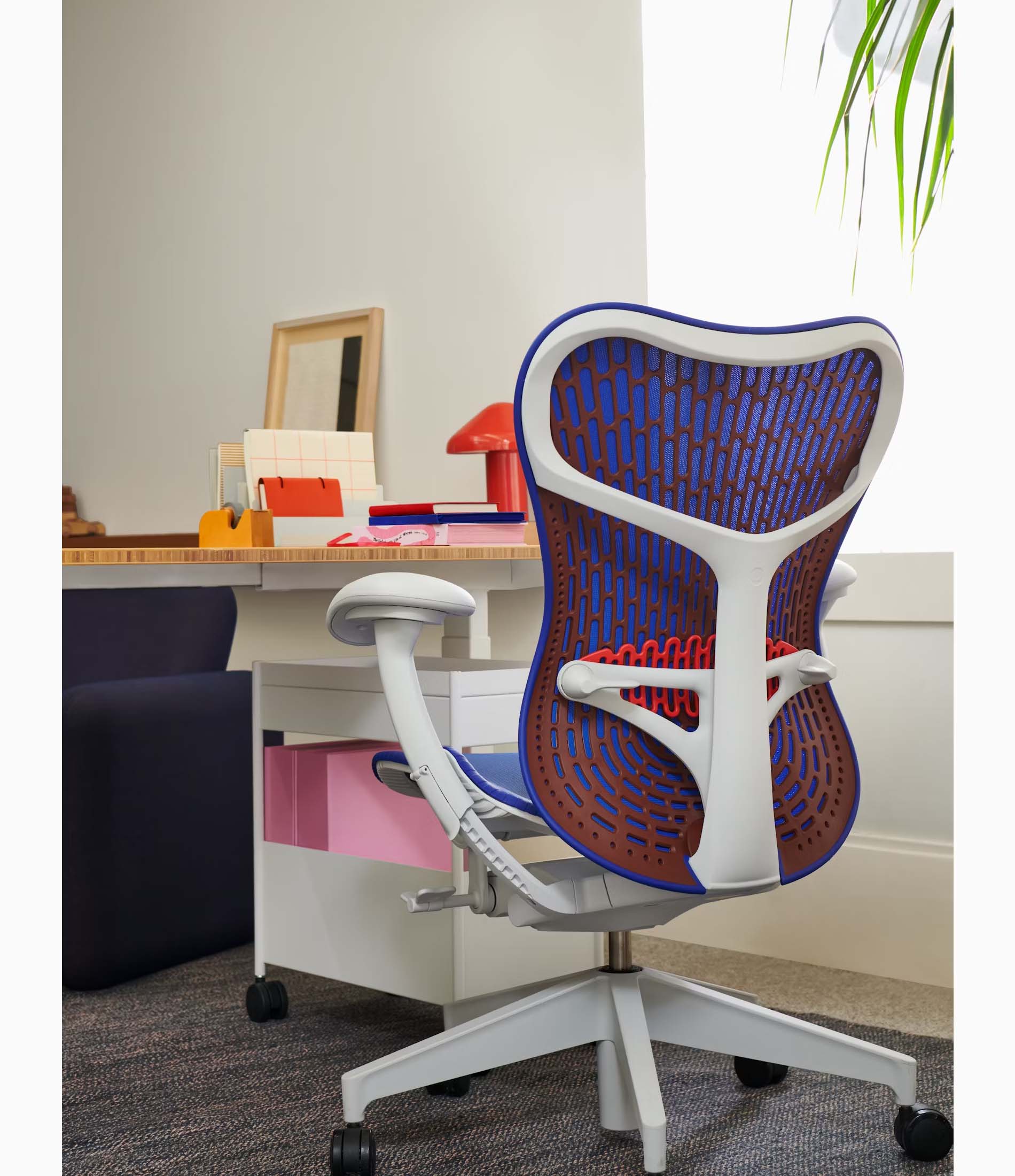 Mirra 2™ 椅子 - 满载工作室白框