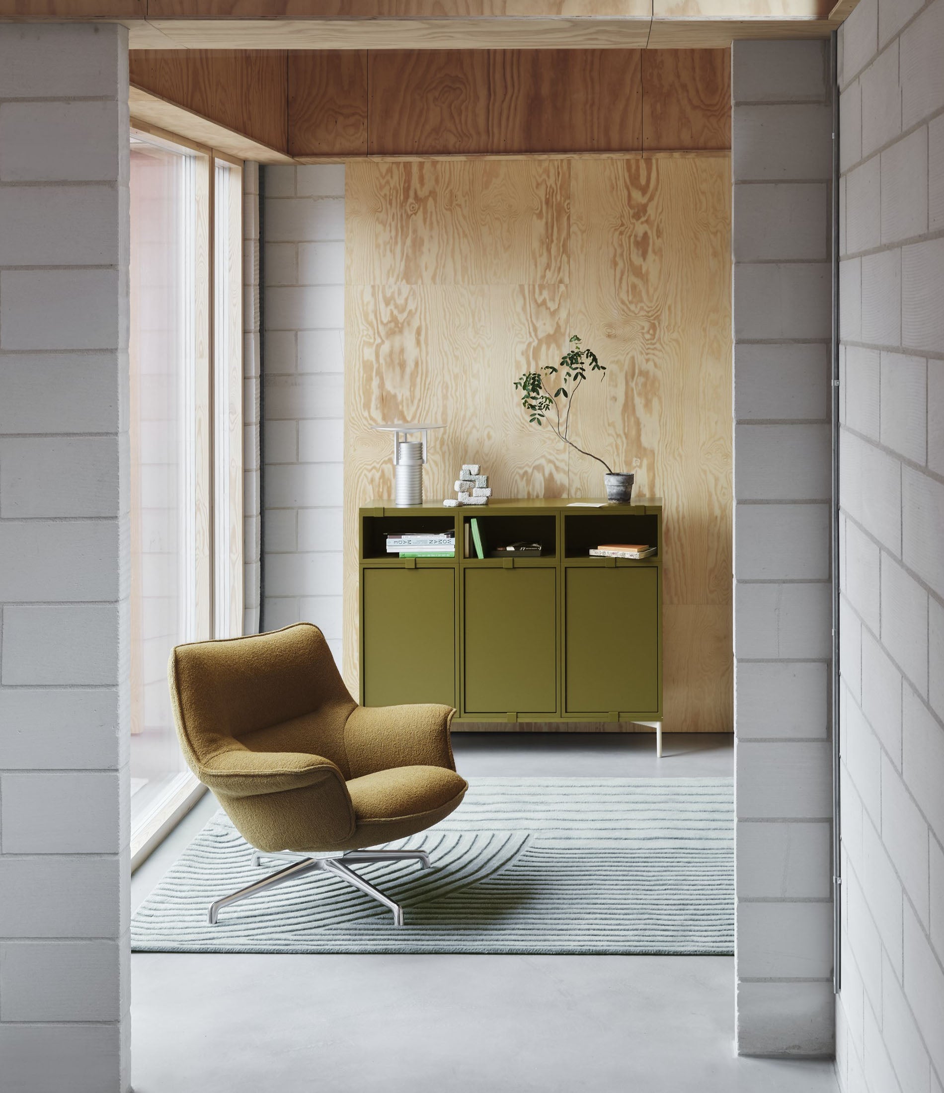 Doze Lounge Chair Low Back - Tube Base