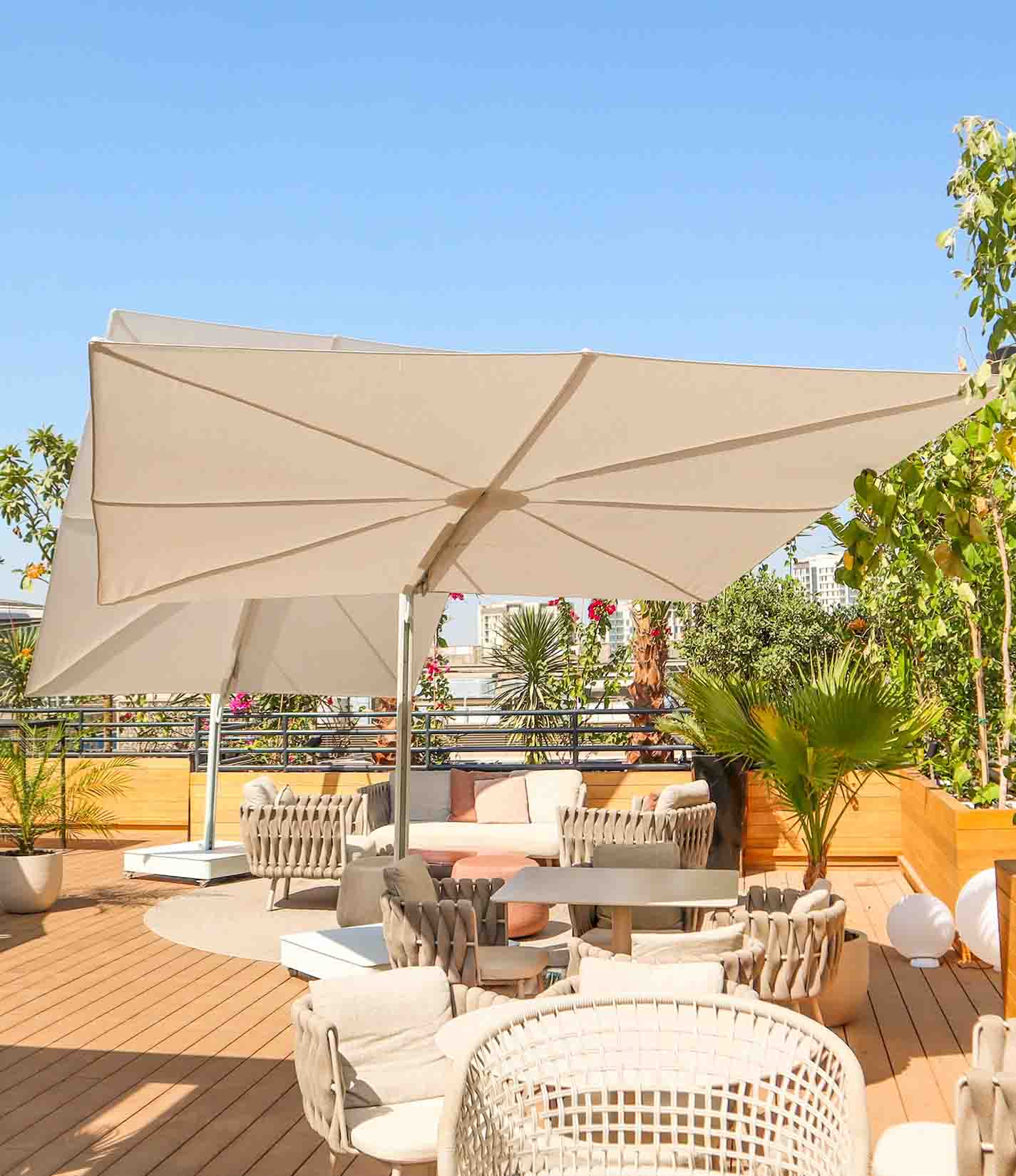 Versa UX cantilever umbrella©