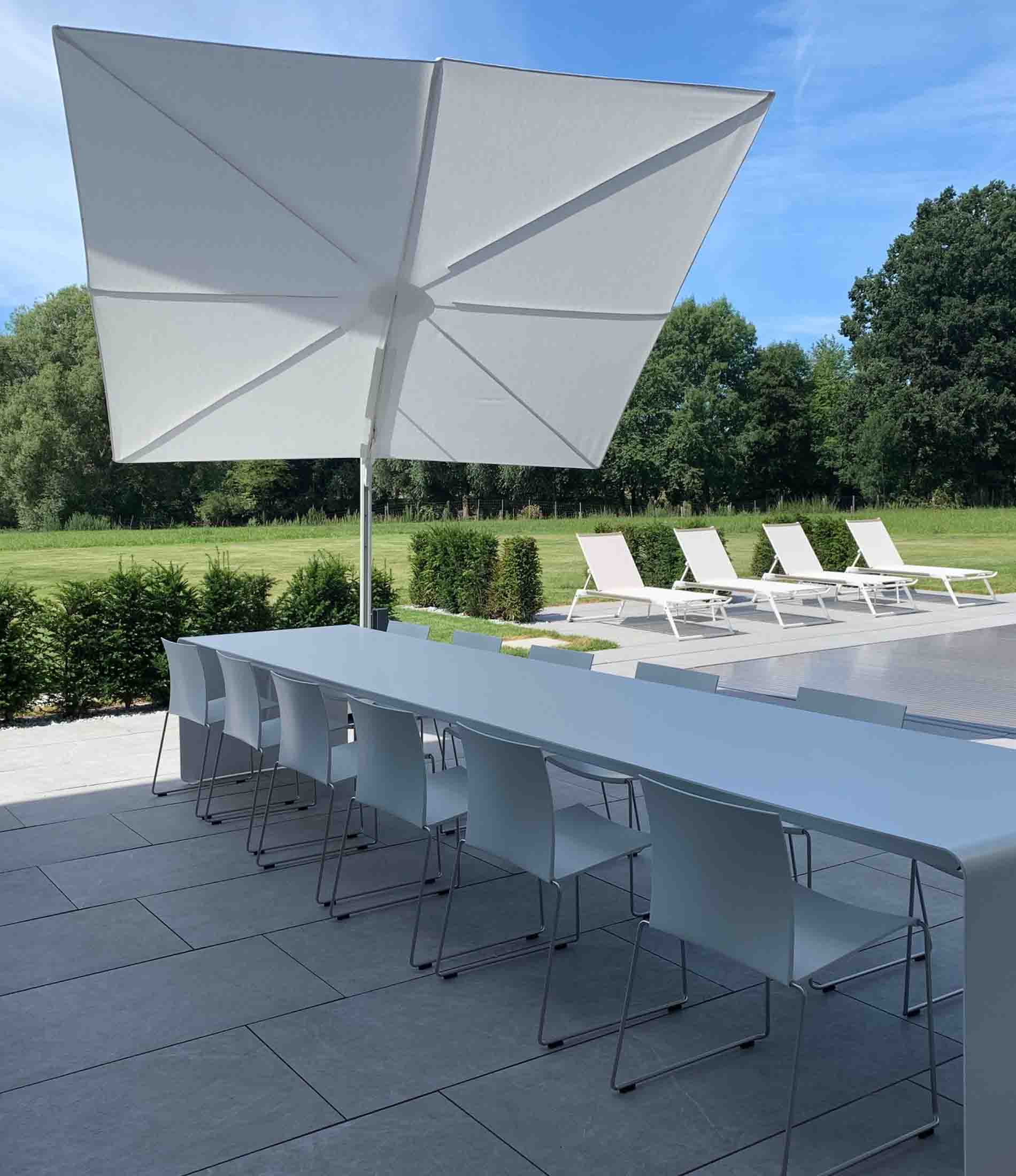 Versa UX cantilever umbrella©