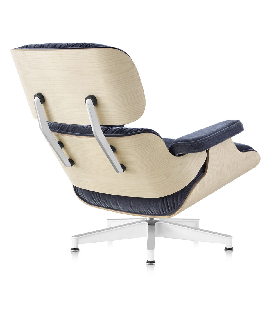 Eames® 休闲椅和奥斯曼白灰