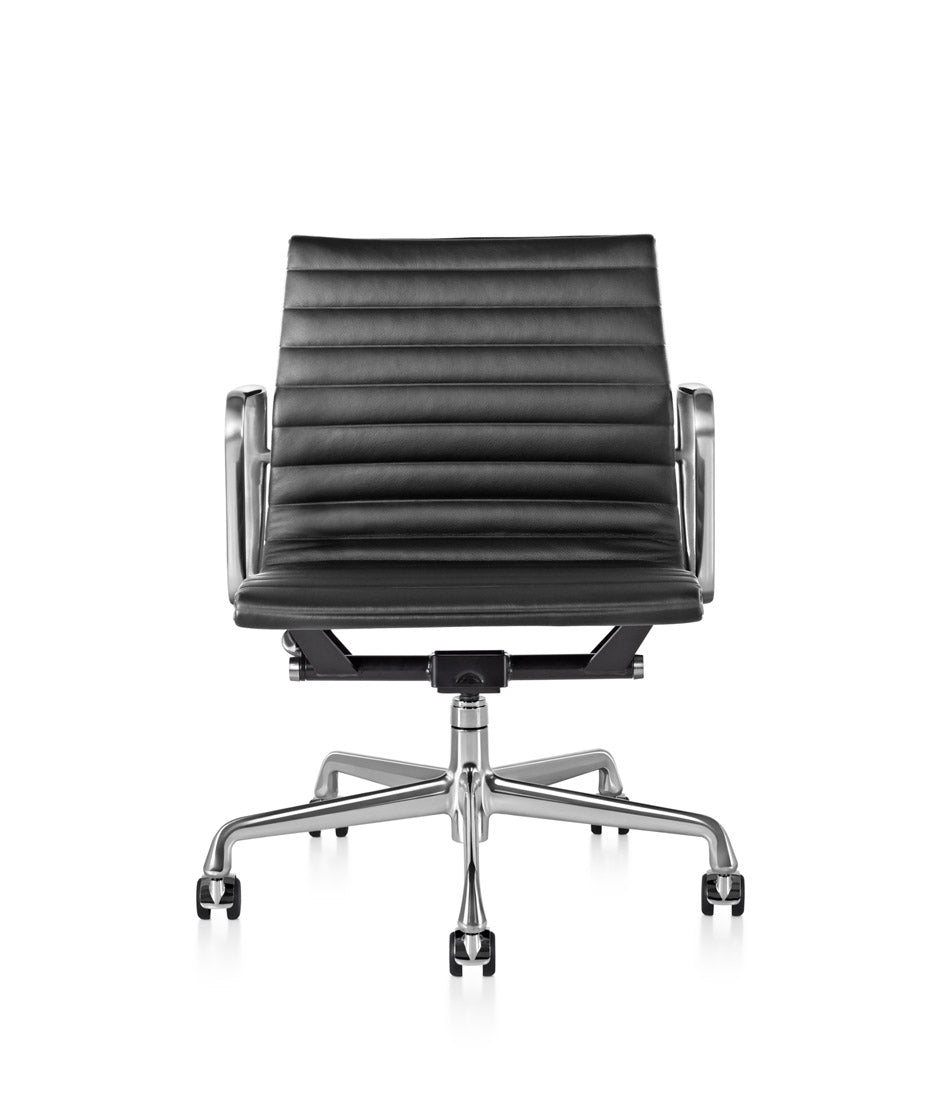 Eames® Aluminum Group Management Chair