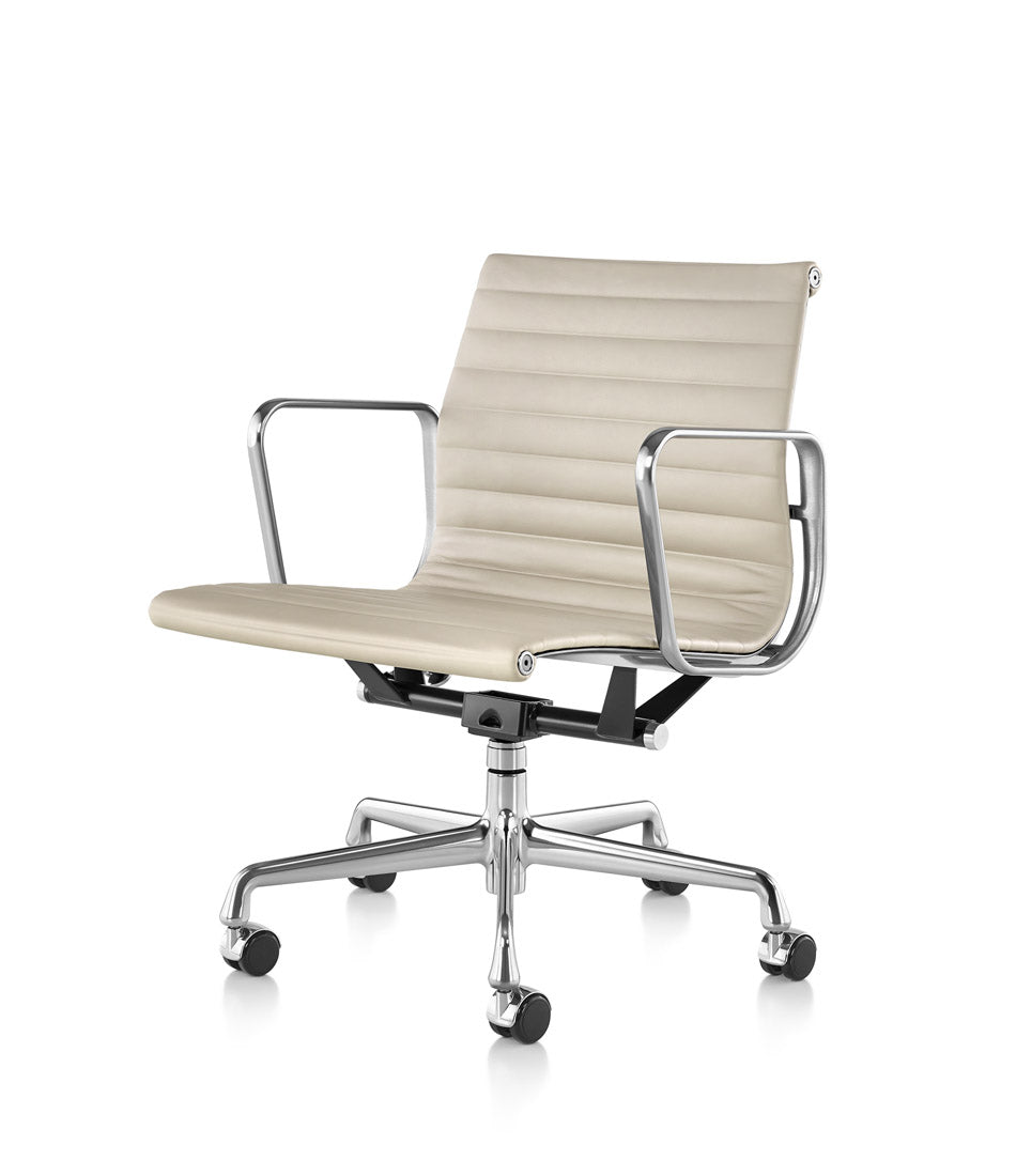 Eames® Aluminum Group Management Chair