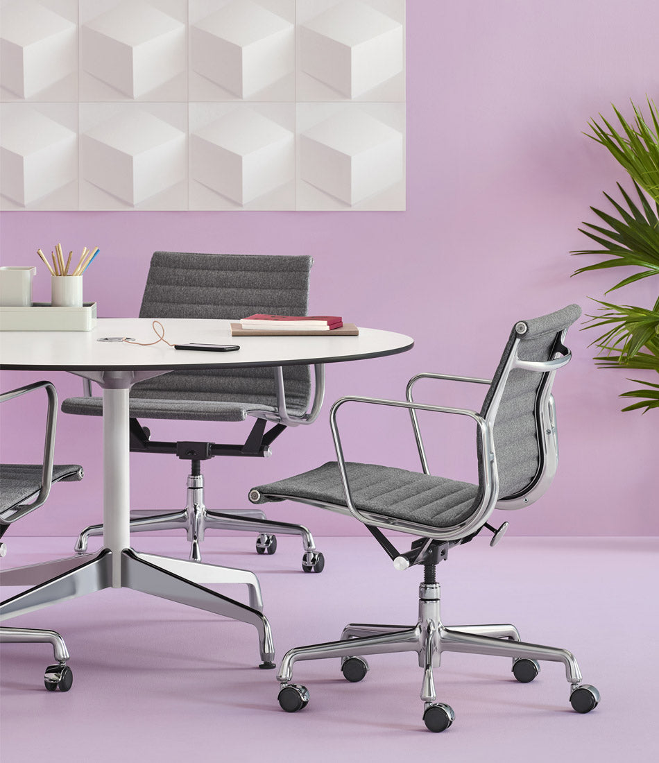 Eames® Aluminum Group Management Chair