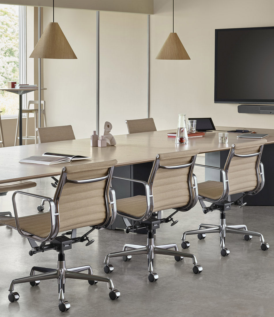 Eames® Aluminum Group Management Chair