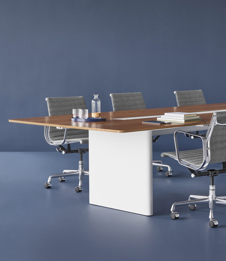 Eames® Aluminum Group Management Chair