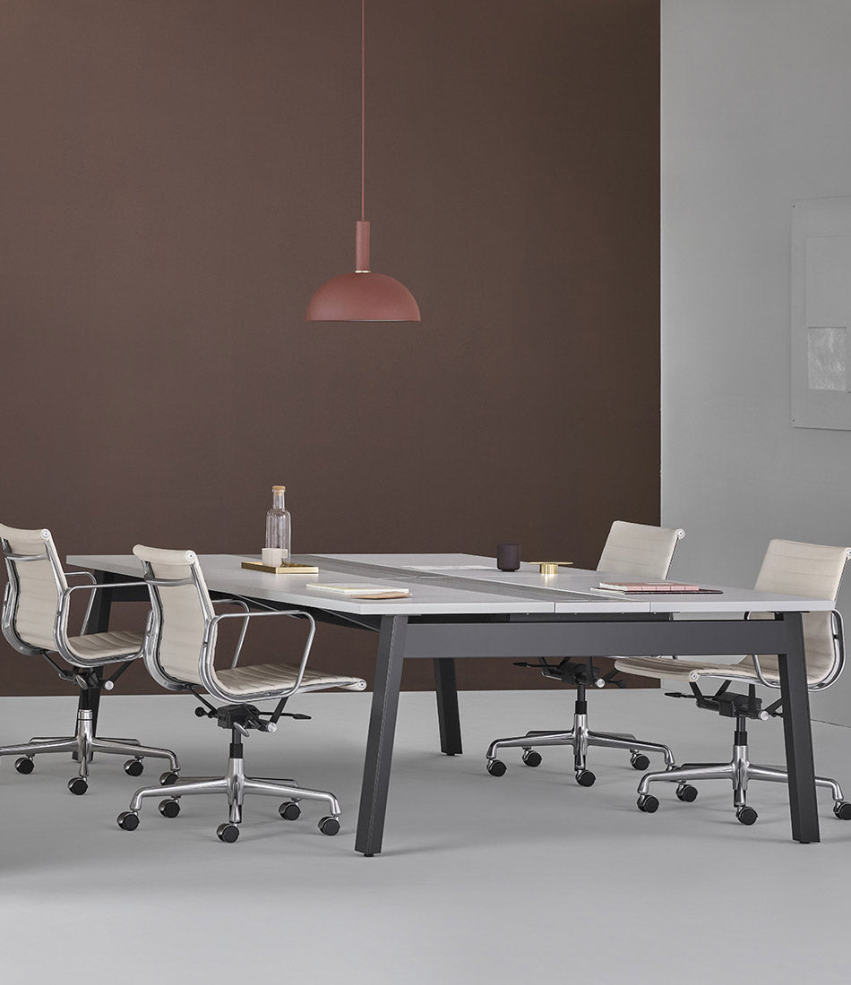 Eames® Aluminum Group Management Chair