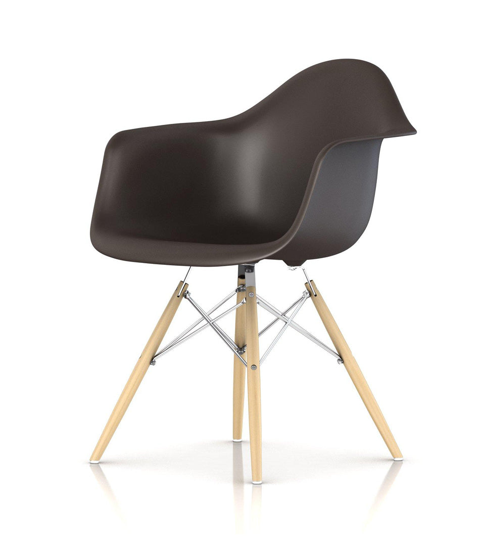 Eames® 模压塑料扶手椅,销钉底座