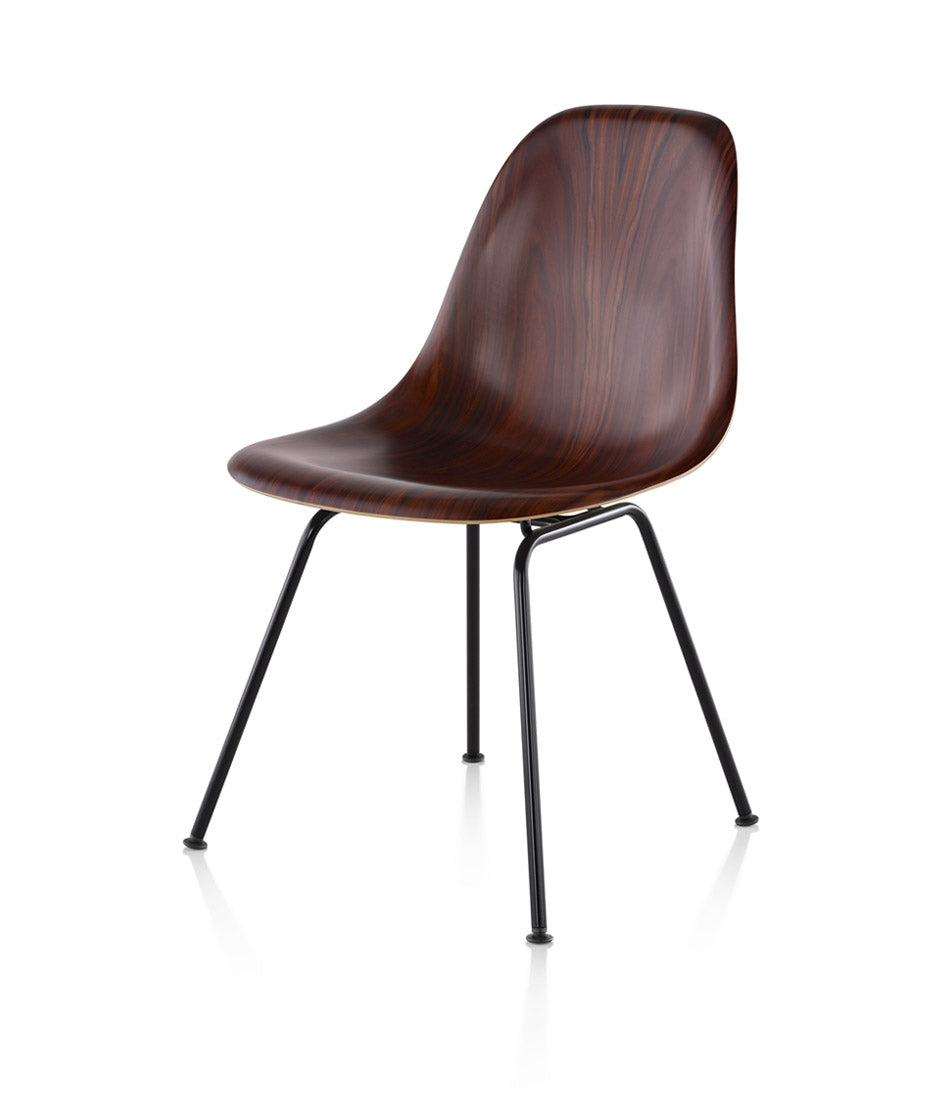 Eames® 模压木侧椅,4腿底座