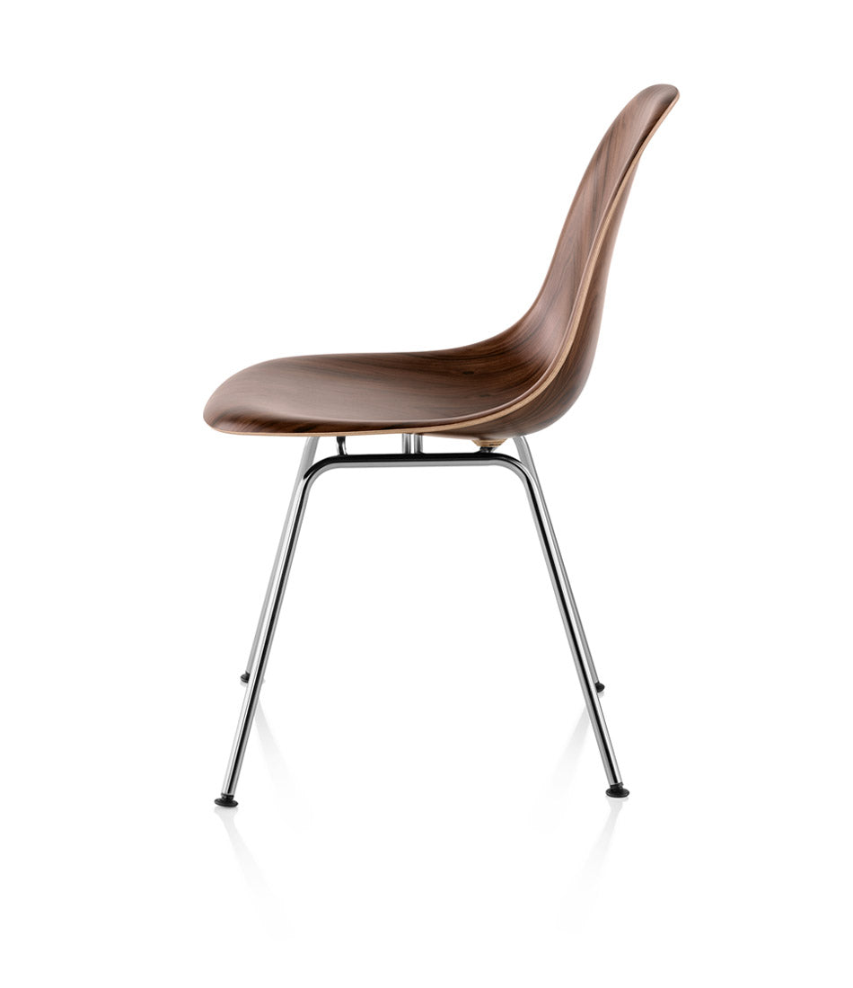 Eames® 模压木侧椅,4腿底座