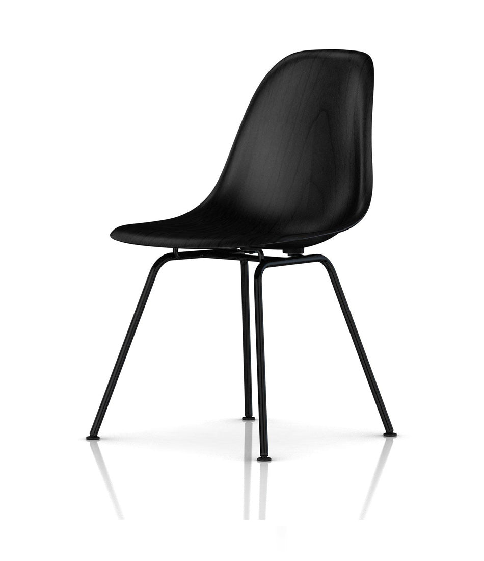 Eames® 模压木侧椅,4腿底座