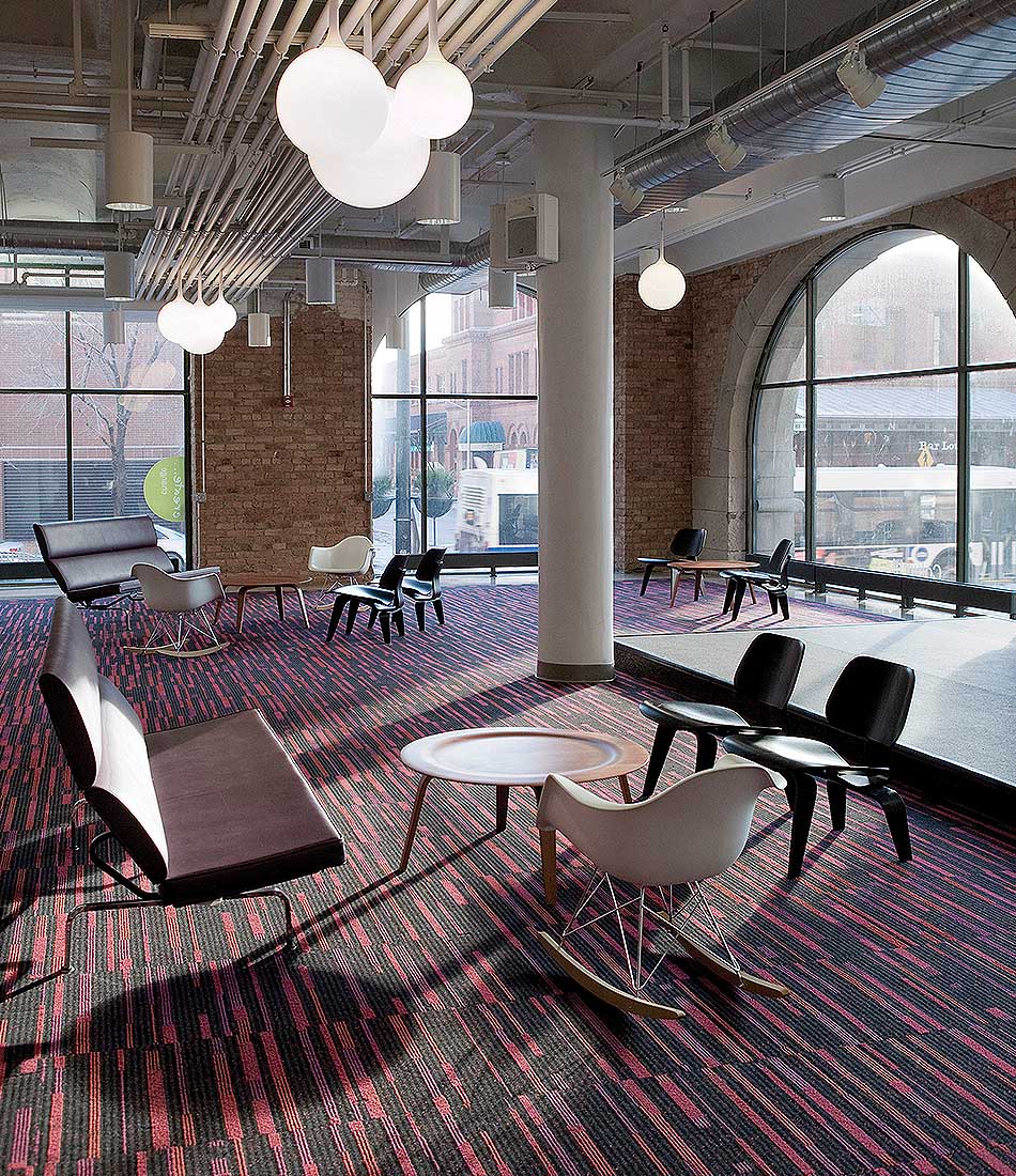 Eames® 紧凑型沙发