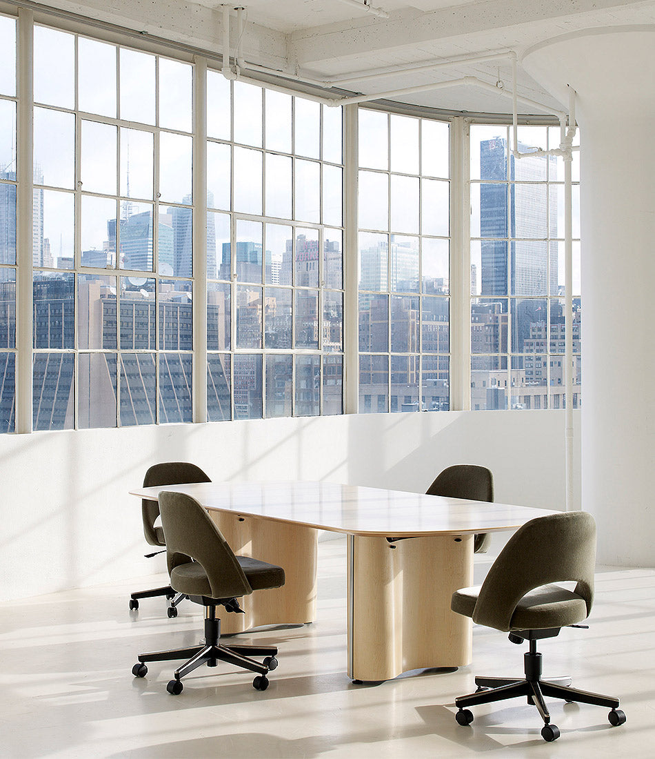 Saarinen Executive Chair With Casters - with Arms