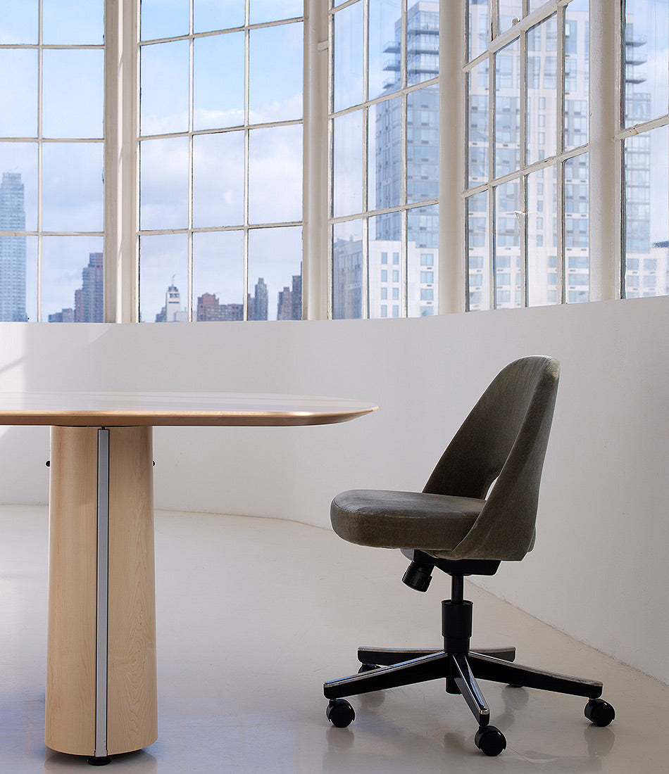 Saarinen Executive Chair With Casters - with Arms