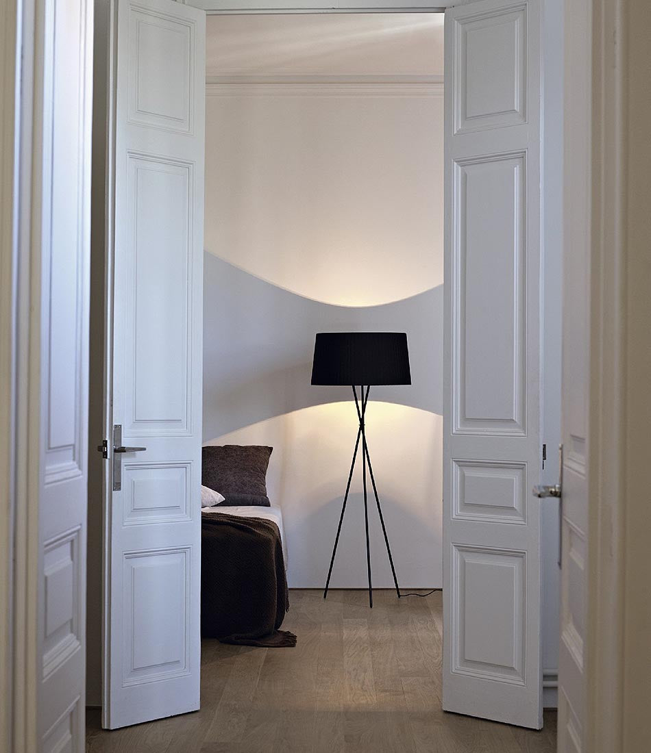 Tripode Floor Lamp