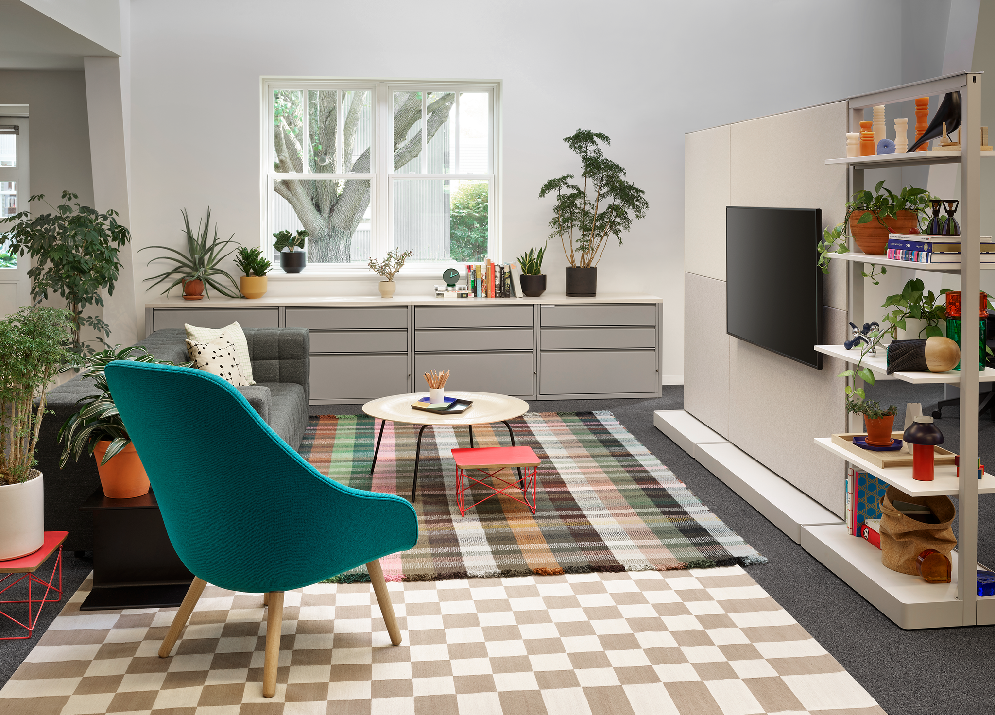 Eames® 模压胶合板咖啡桌 - 金属底座