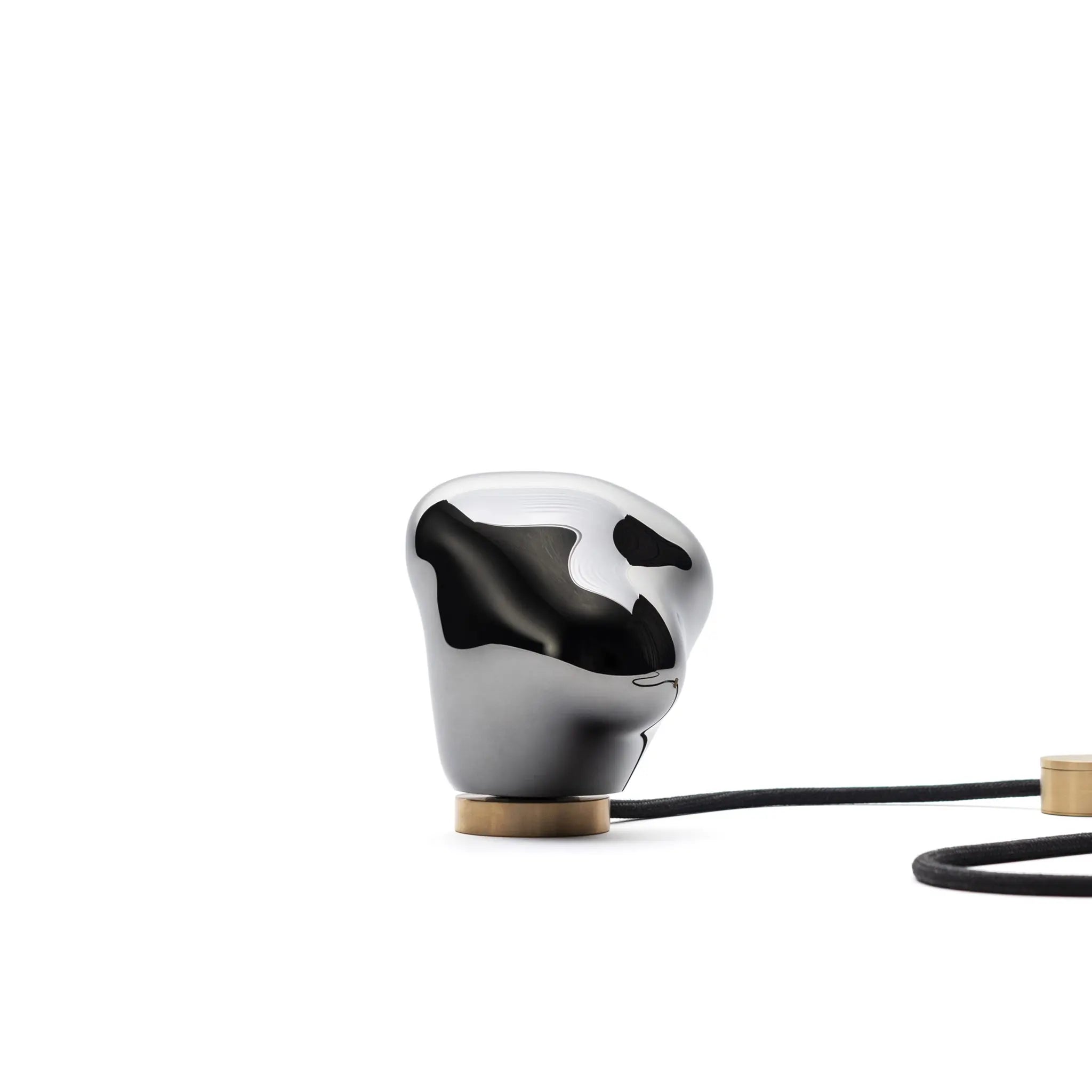 57T 深色镜面台灯