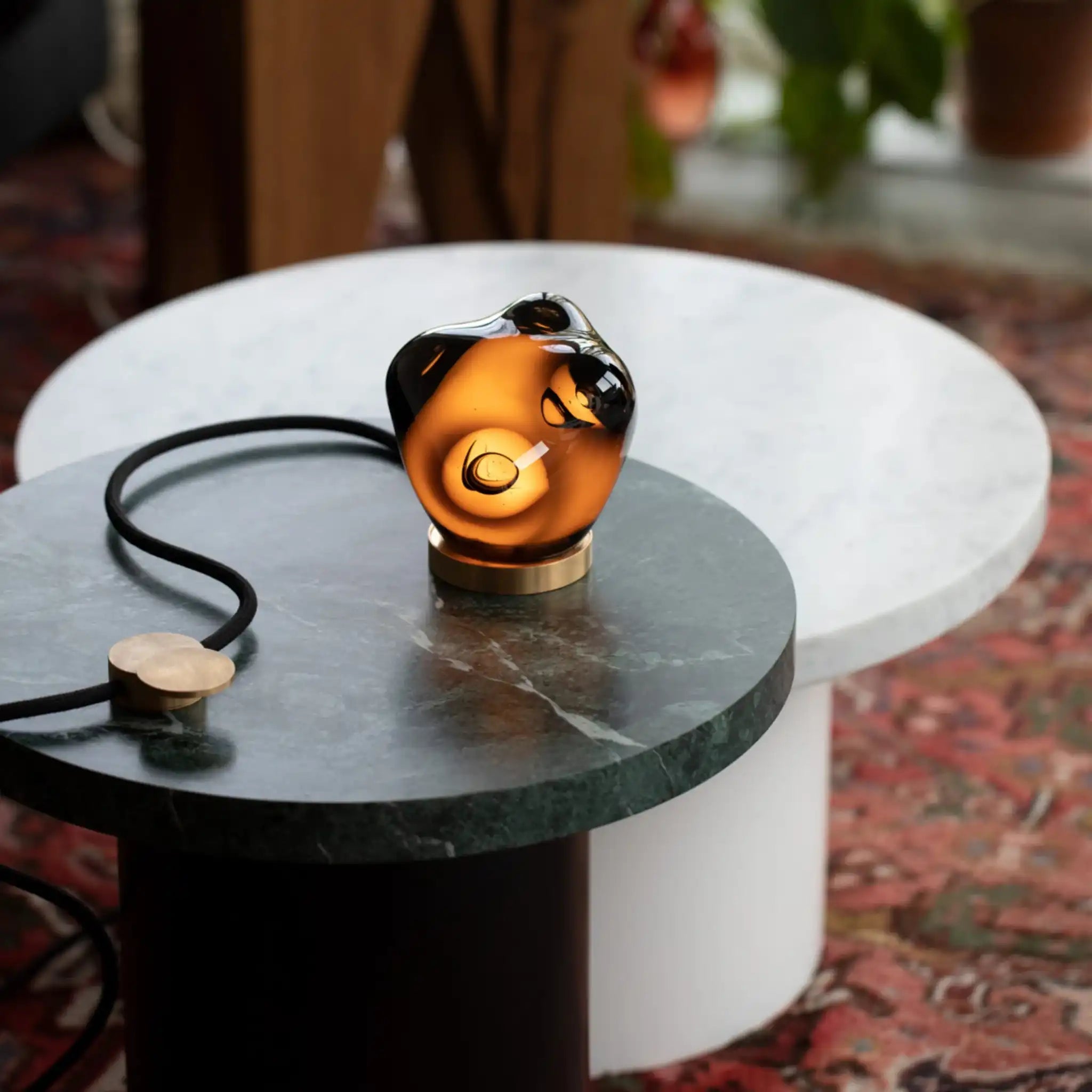 57T 深色镜面台灯