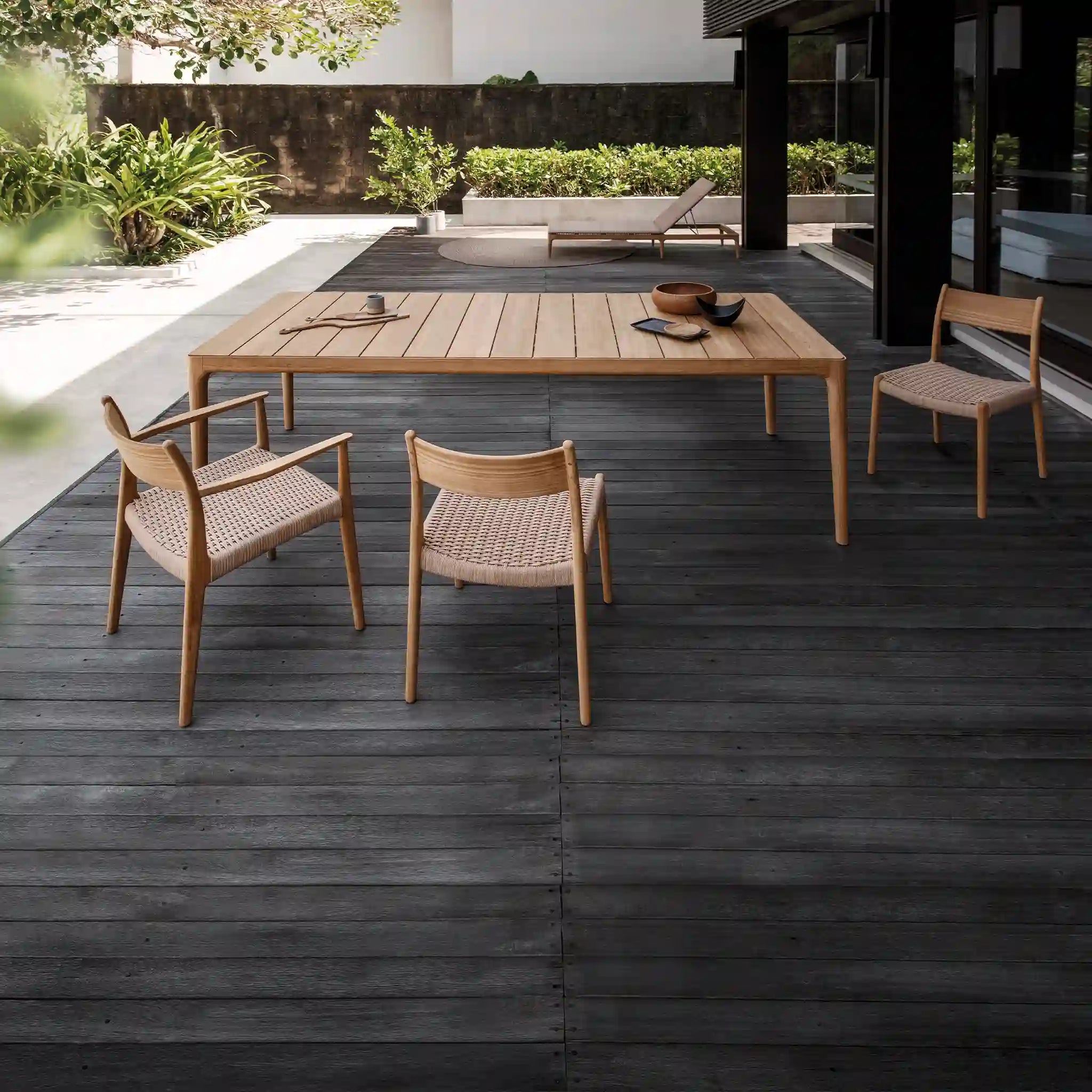 Lima中型餐桌 - 柚木