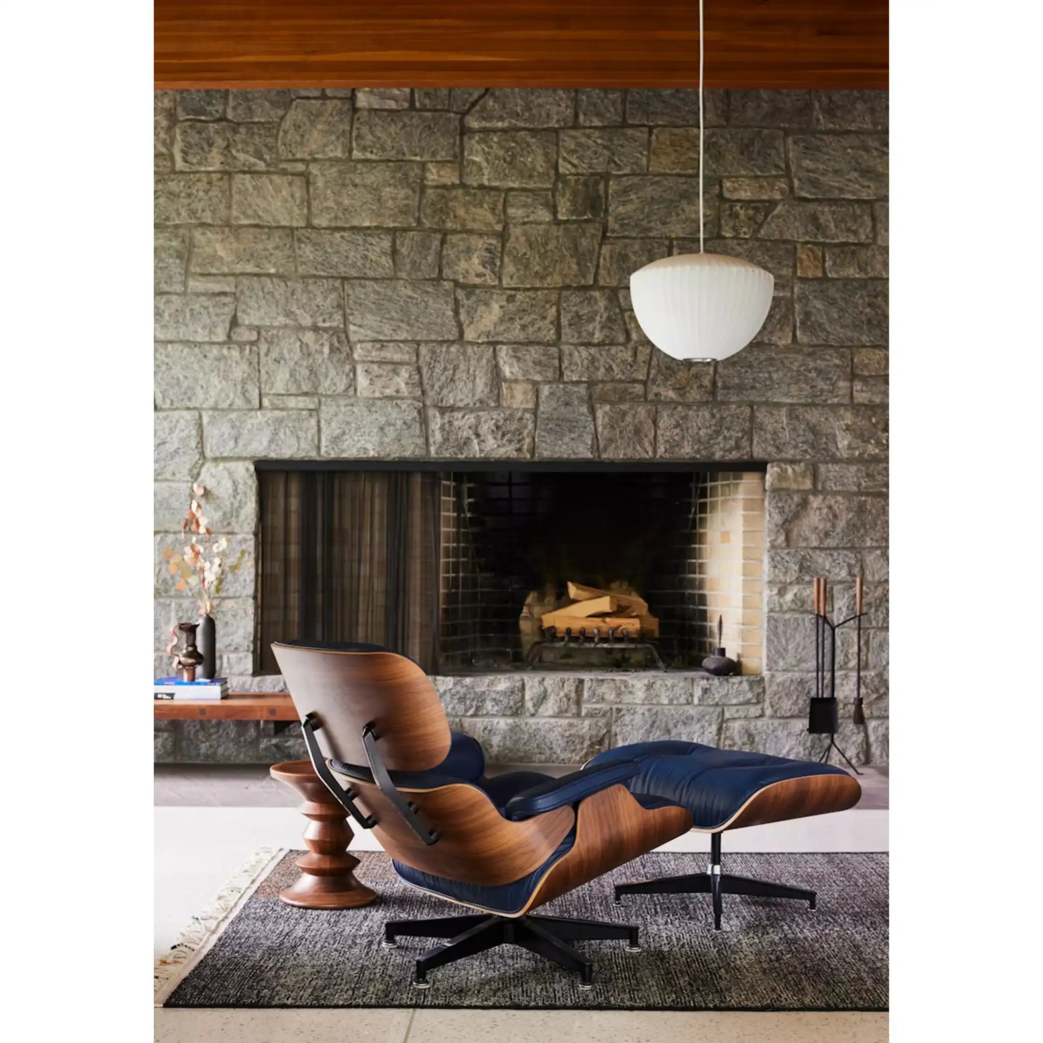 Eames® 休闲椅和奥斯曼乌木