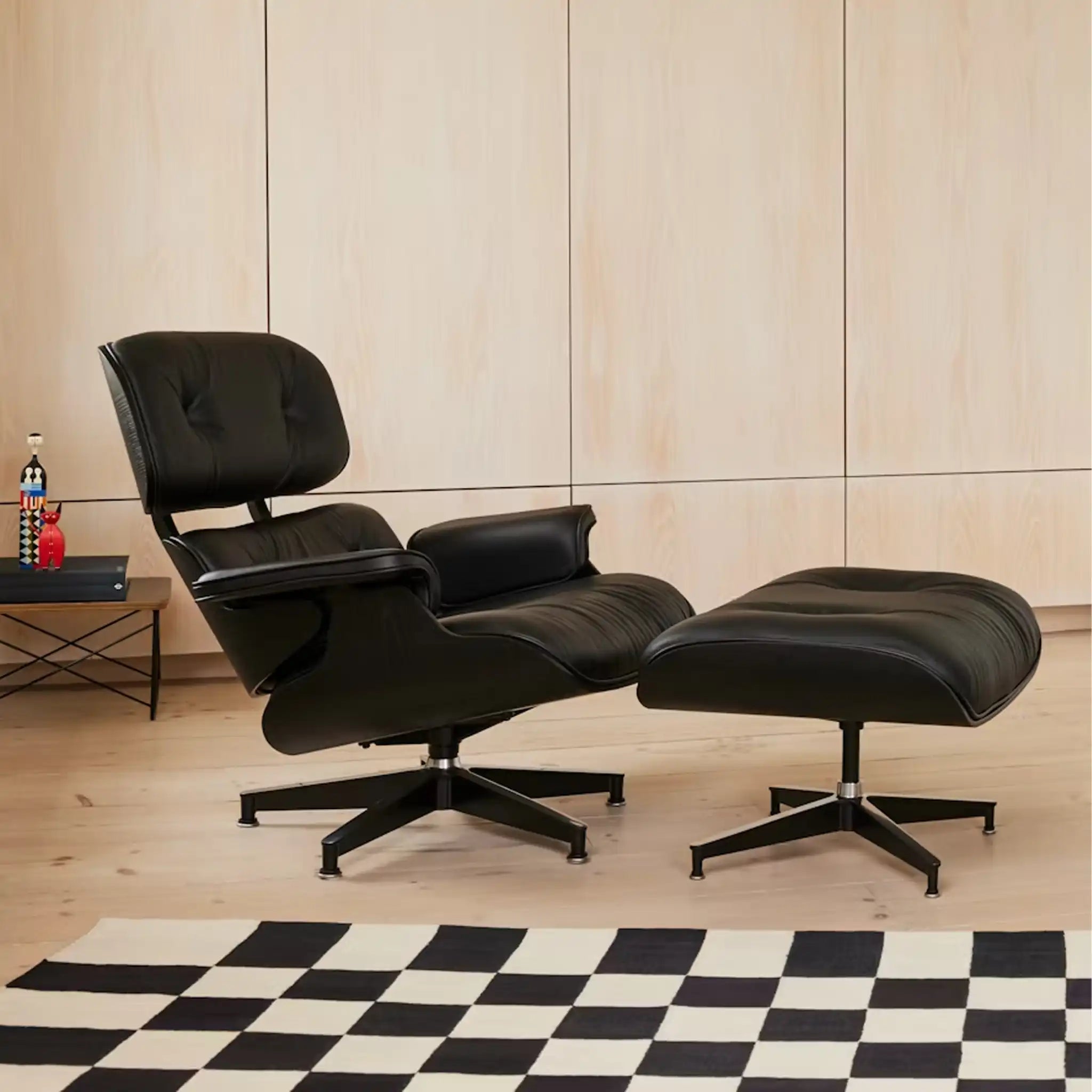 Eames® 休闲椅和奥斯曼乌木