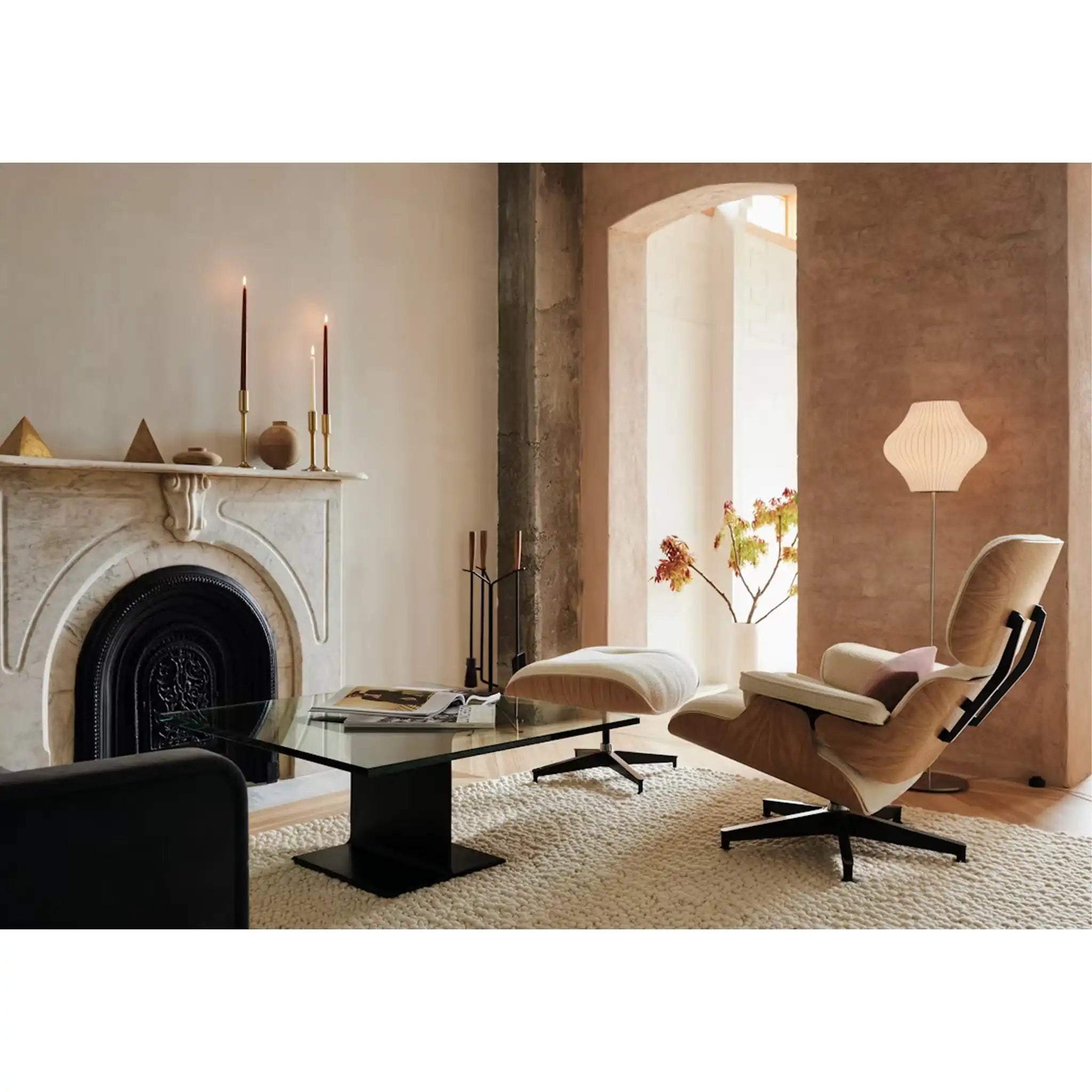 Eames® 休闲皮椅和脚凳 - 高尺寸