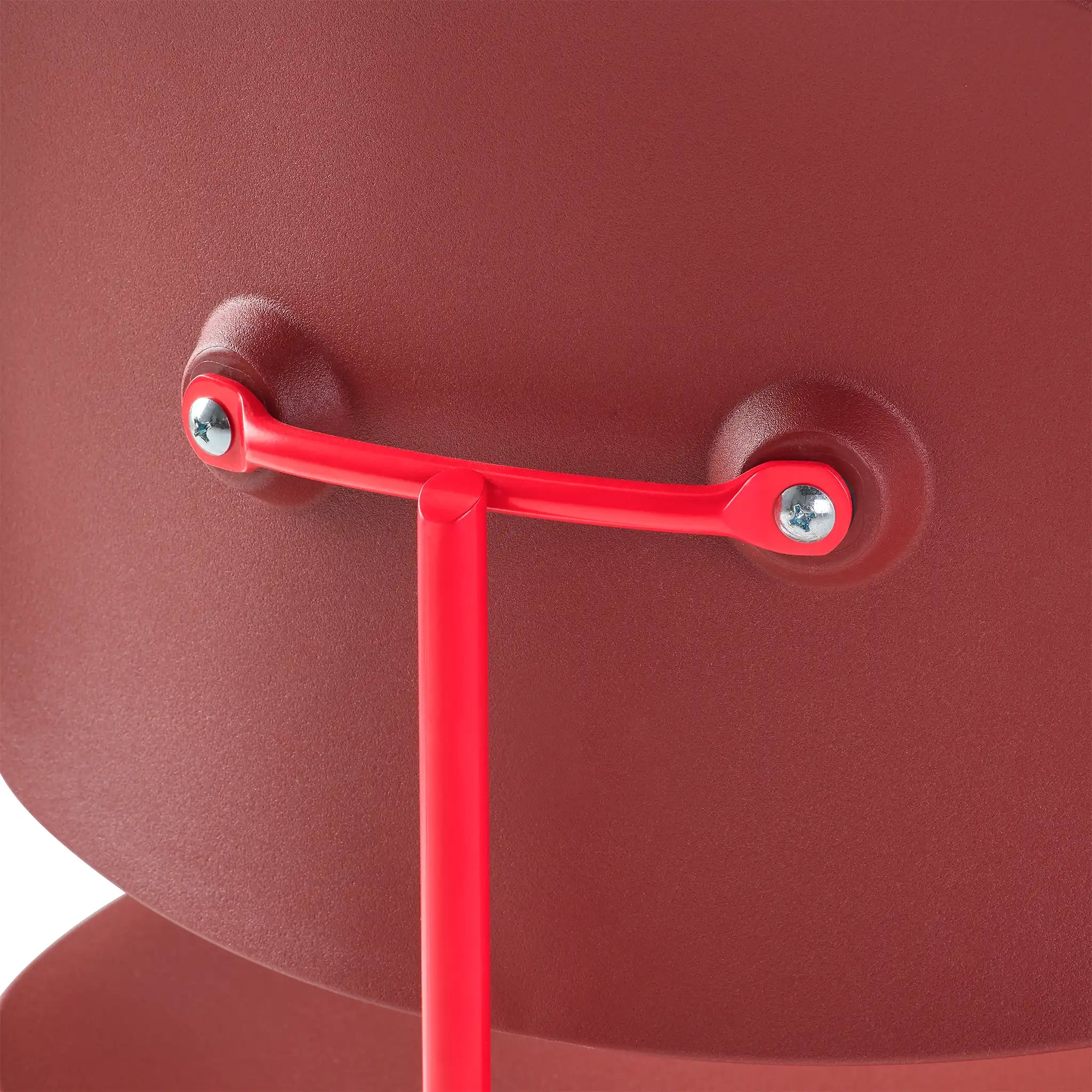 Eames® 塑料模压餐椅，带金属底座